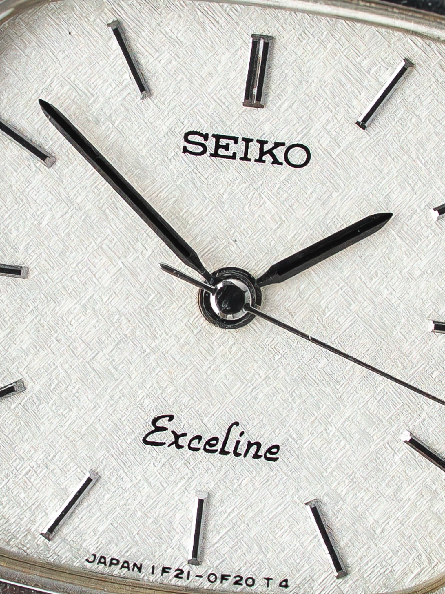 Seiko Exceline vintage watch with textured silver dial and black hands
