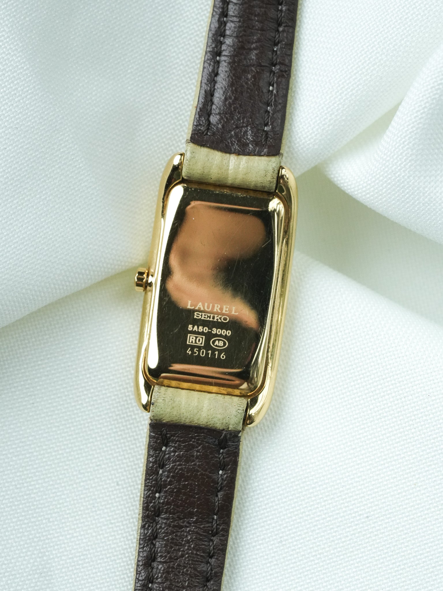 Montre Seiko Laurel Vintage - Tank Allongée "Stepped Case" Or (1994) - Atelier Victor