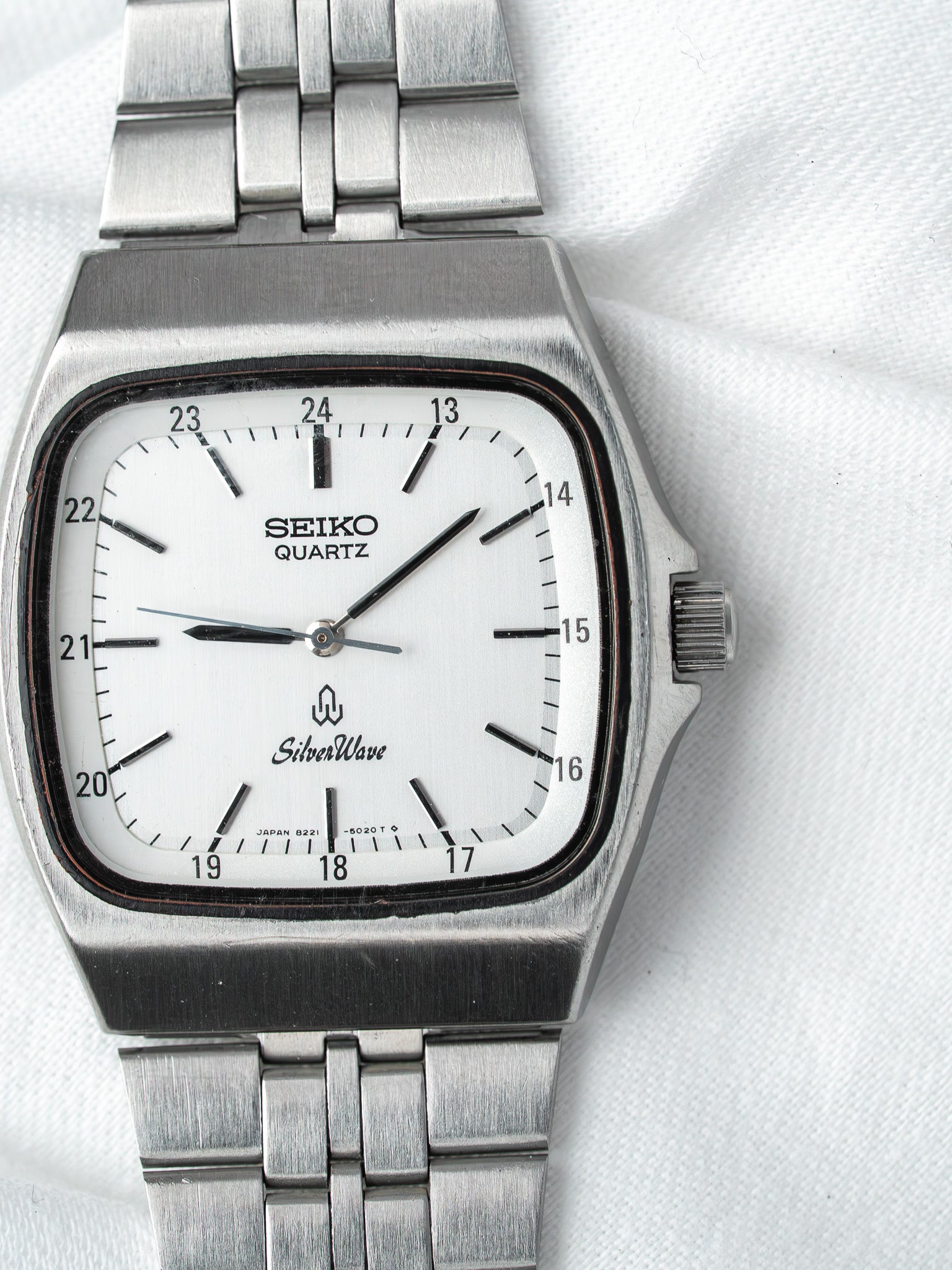 Montre Seiko SilverWave 8221-5020 Acier — Coussin TV (1980)