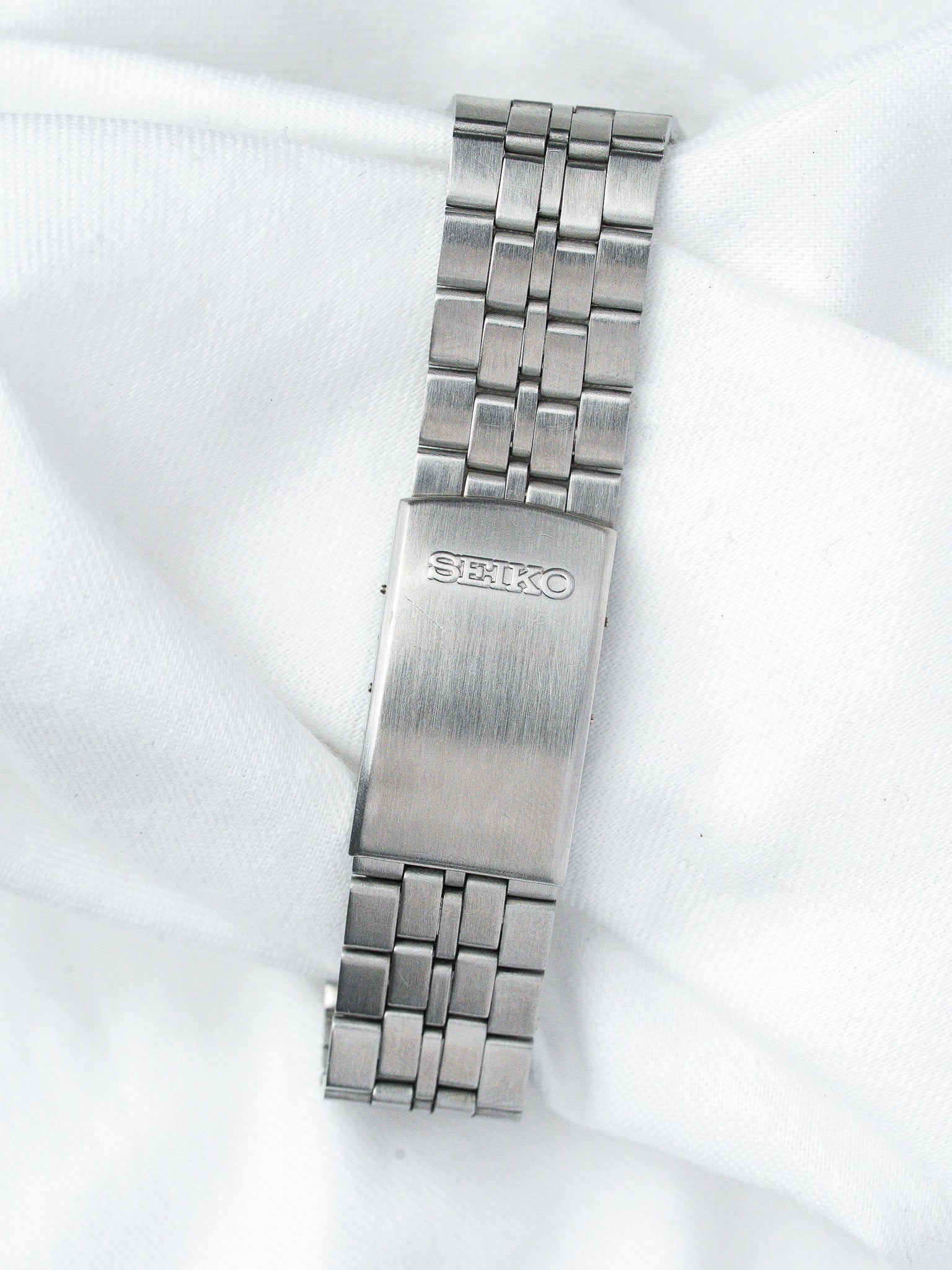 Montre Seiko SilverWave 8221-5020 Acier — Coussin TV (1980)