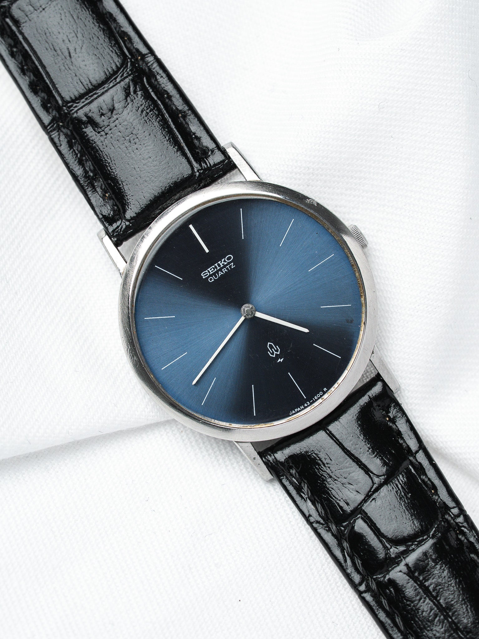 Винтажные часы Seiko SQ из нержавеющей стали — синий циферблат с солнечным сатинированием (1979)