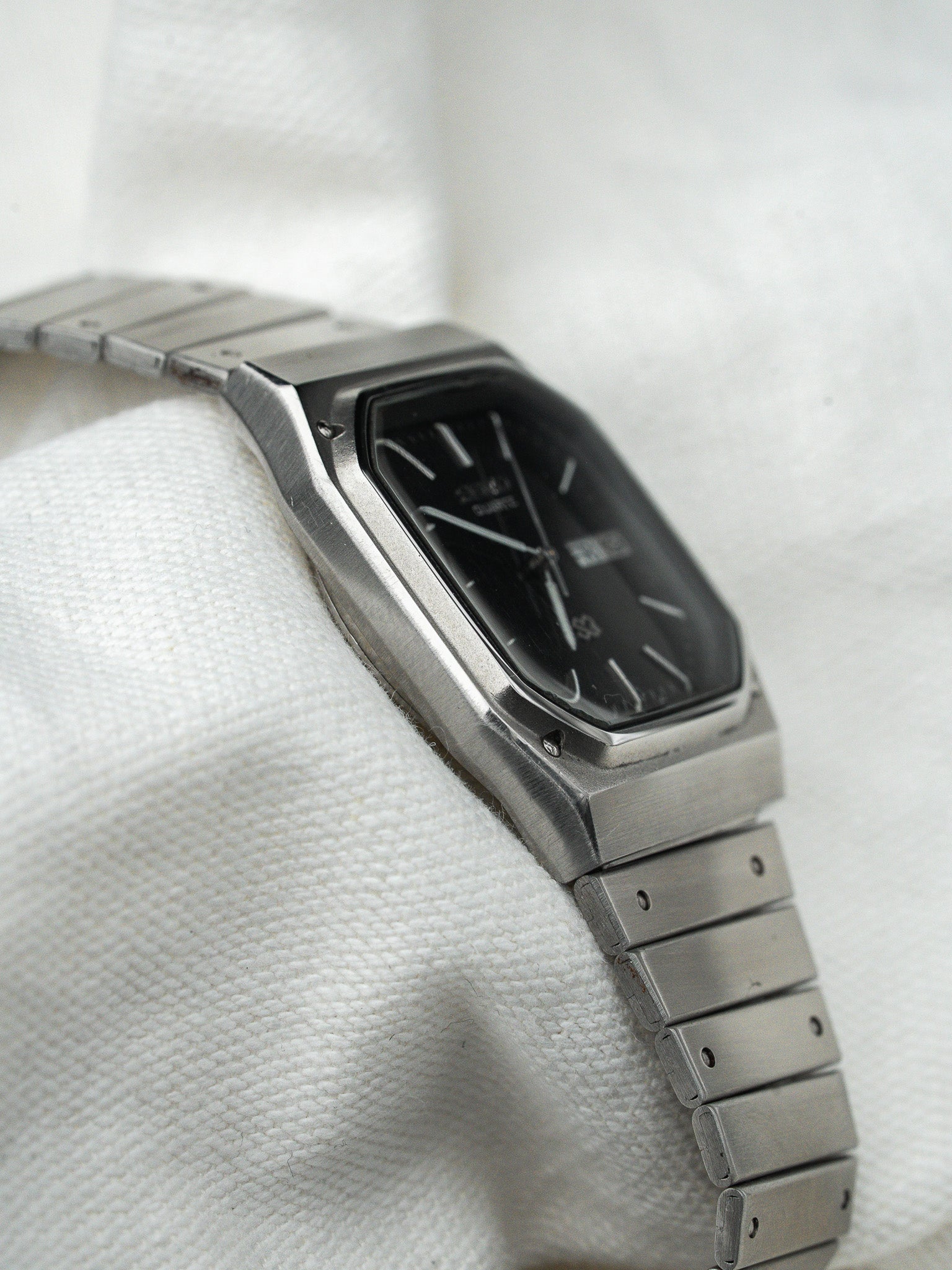 Montre Seiko SQ Vintage - Acier Date Jour Noir 8C23-509A (1985) - Atelier Victor