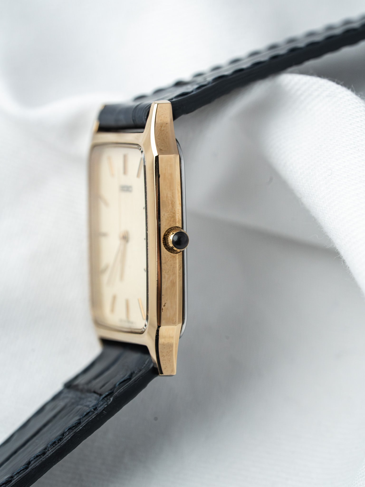 Montre Seiko Tank 5E21-5A50 Plaqué Or — Cadran Doré Sablé (1990)
