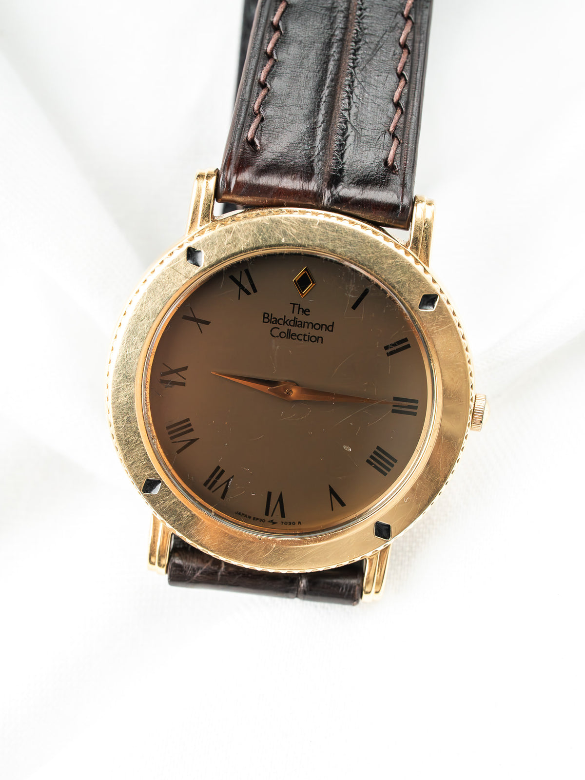 Montre The Blackdiamond Collection vintage, boîtier or, cadran brun et bracelet cuir marron