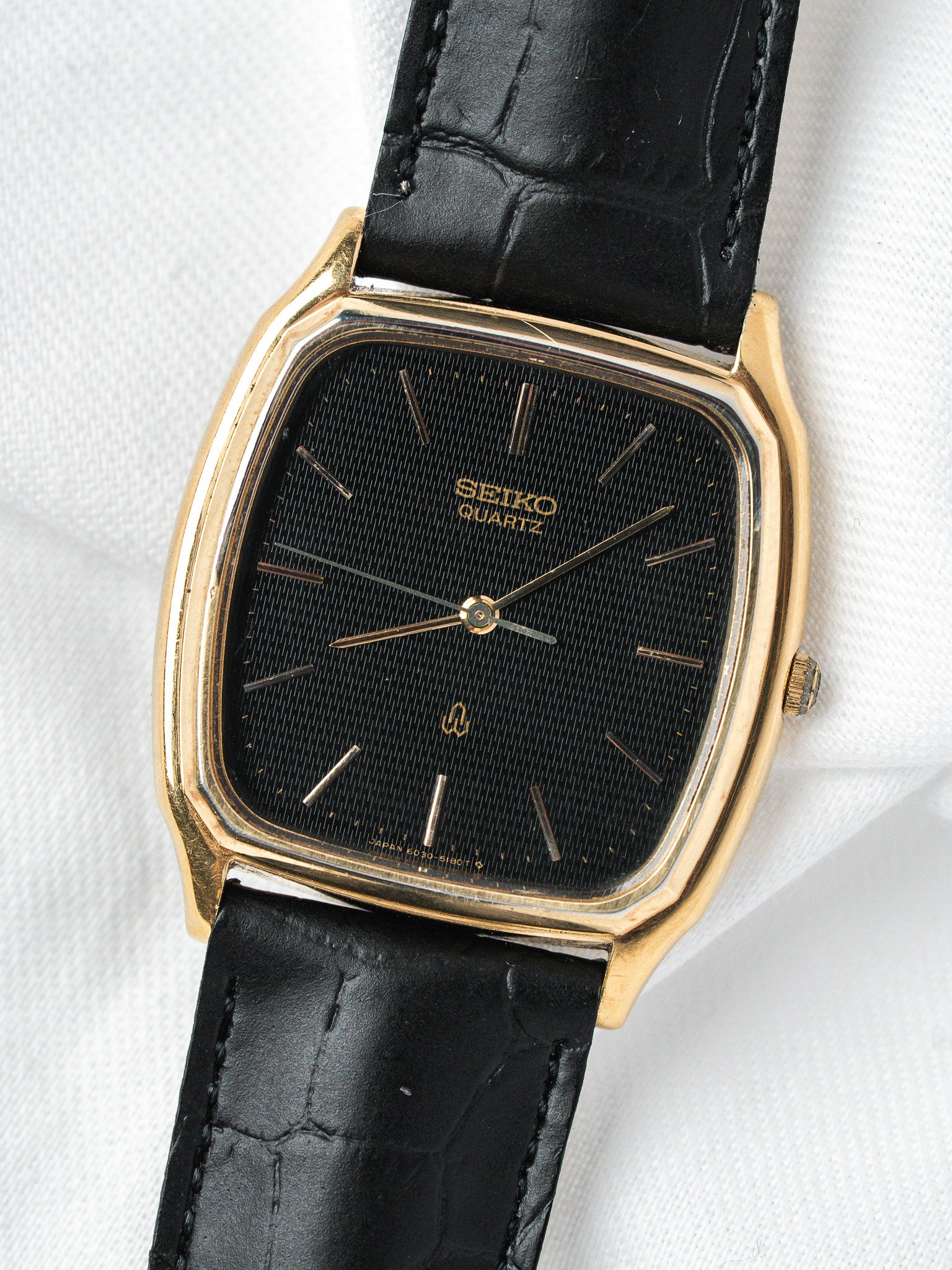 Montre Seiko Tonneau 6030-5180 — Cadran Noir Guilloché (années 1980)