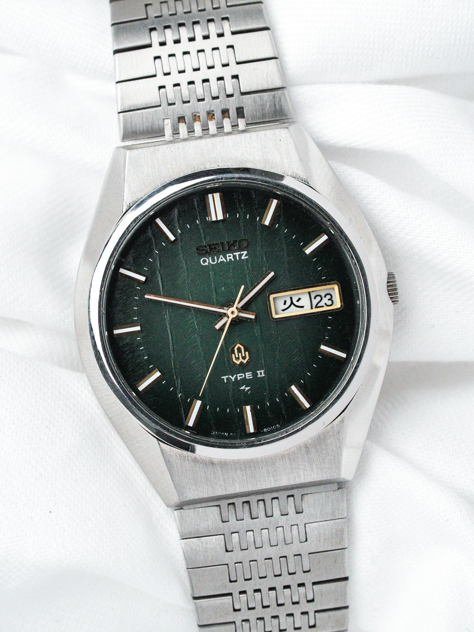 Seiko Quartz Type II vintage watch with green textured dial and steel bracelet