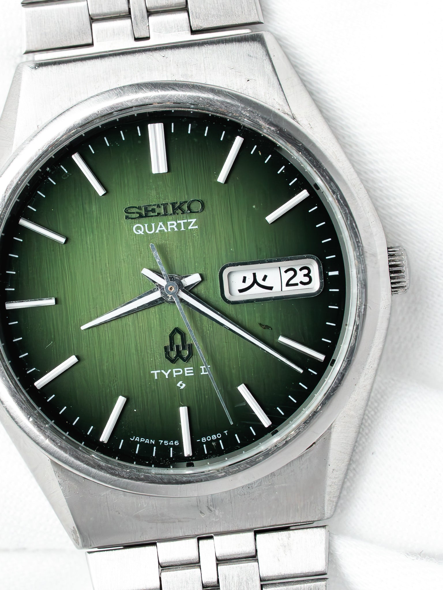 Seiko Quartz vintage watch with green dial, steel case, and date display