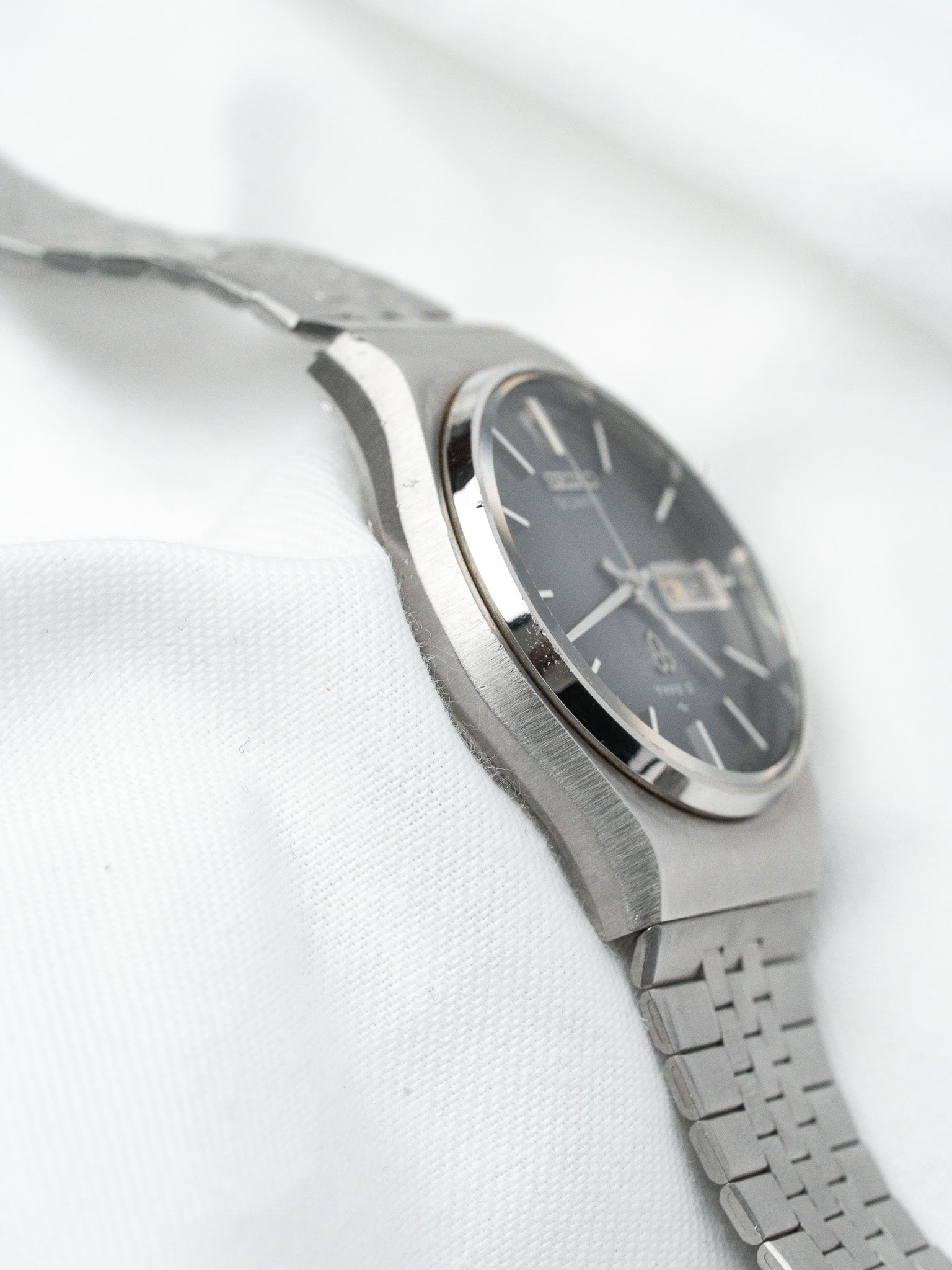 ساعة Seiko Type II فينتاج - علبة من الفولاذ — قرص أزرق متدرج (1977)