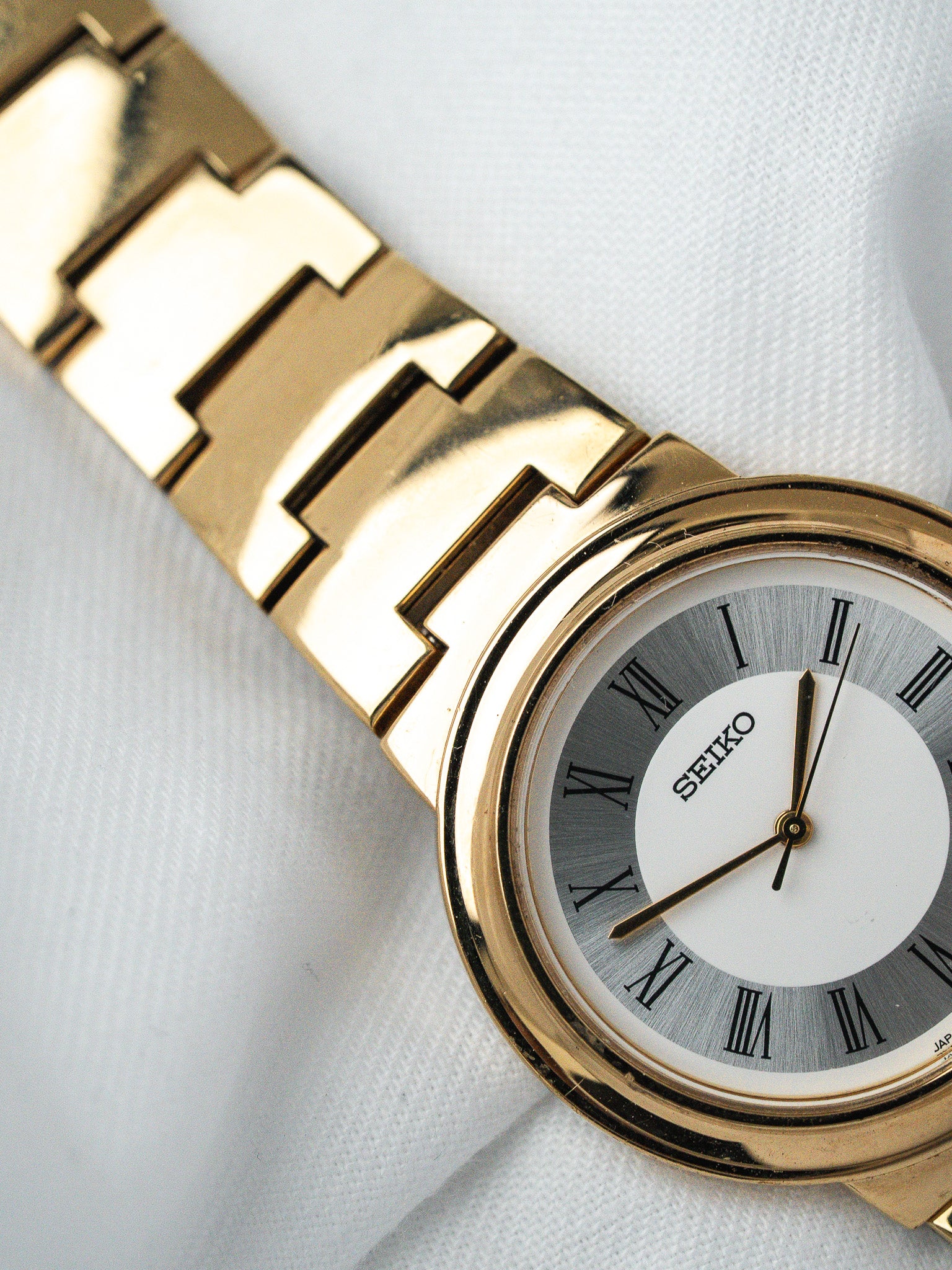 Montre Seiko V701-2L10 Plaqué Or — Ronde Cadran Romain (1991)