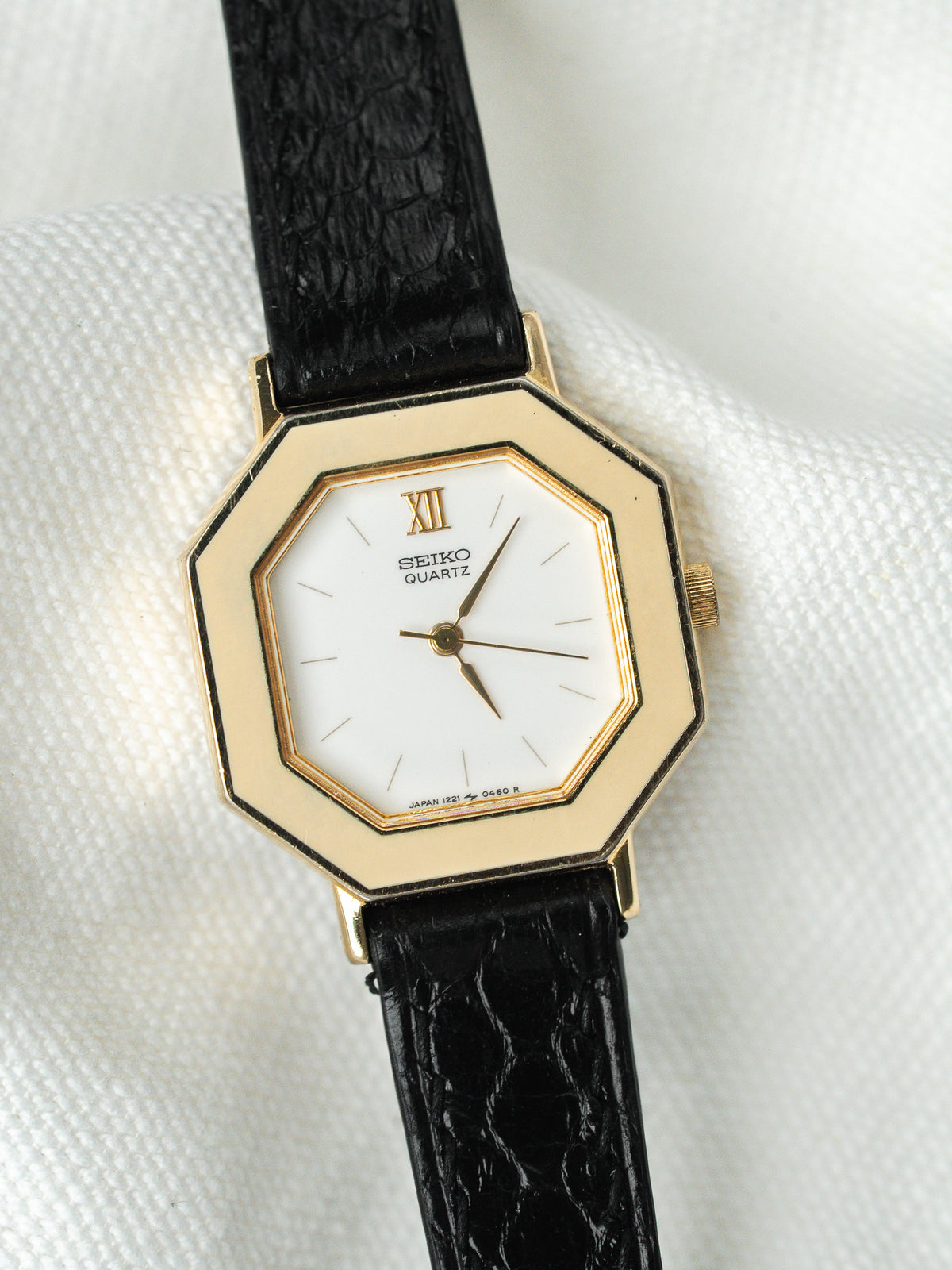 Esfera blanca y XII aplicado dorado - Vintage Seiko 1221-5300 Watch - Atelier Victor
