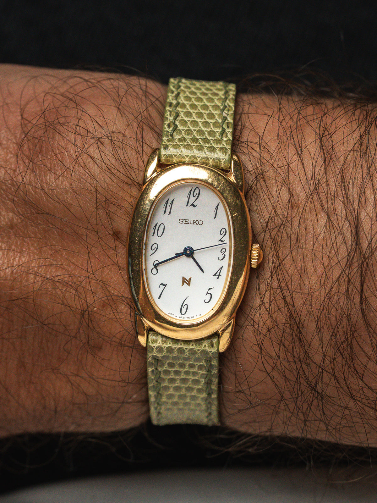Portée au poignet - Montre Seiko 1F21-5B70 plaqué or - Atelier Victor