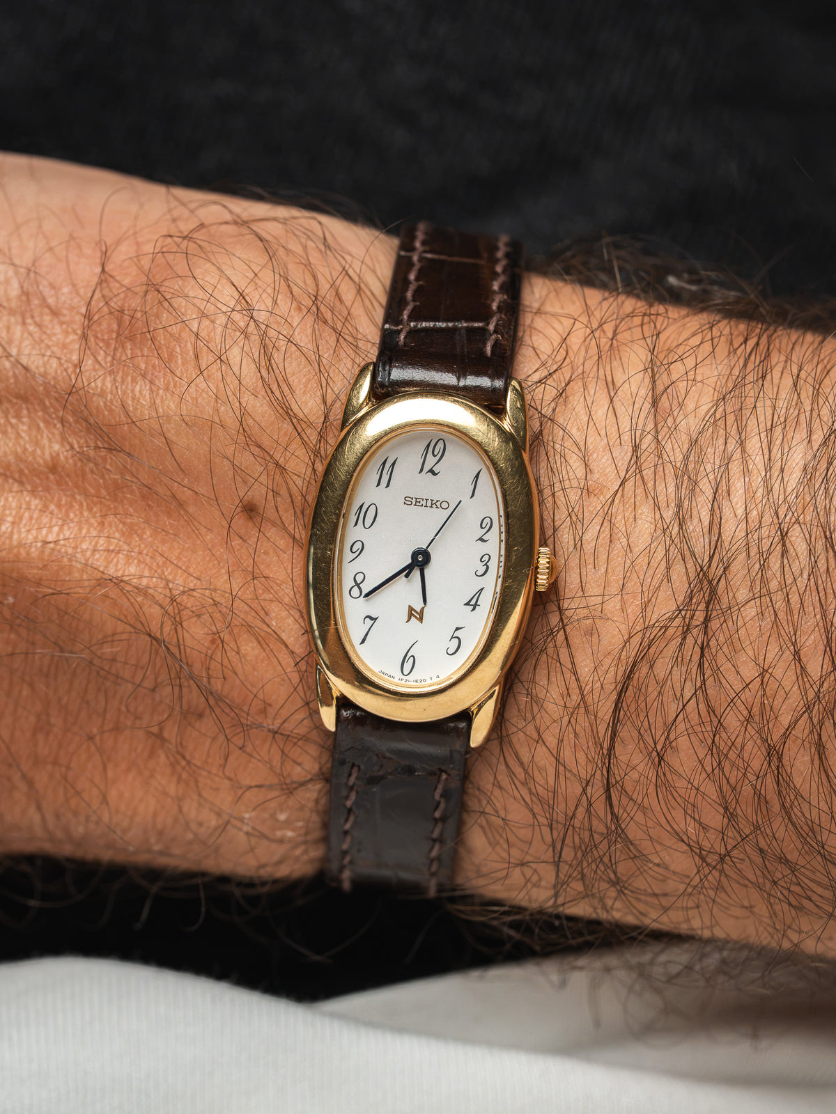 Portée au poignet - Montre Seiko 1F21-5B70 plaqué or - Atelier Victor