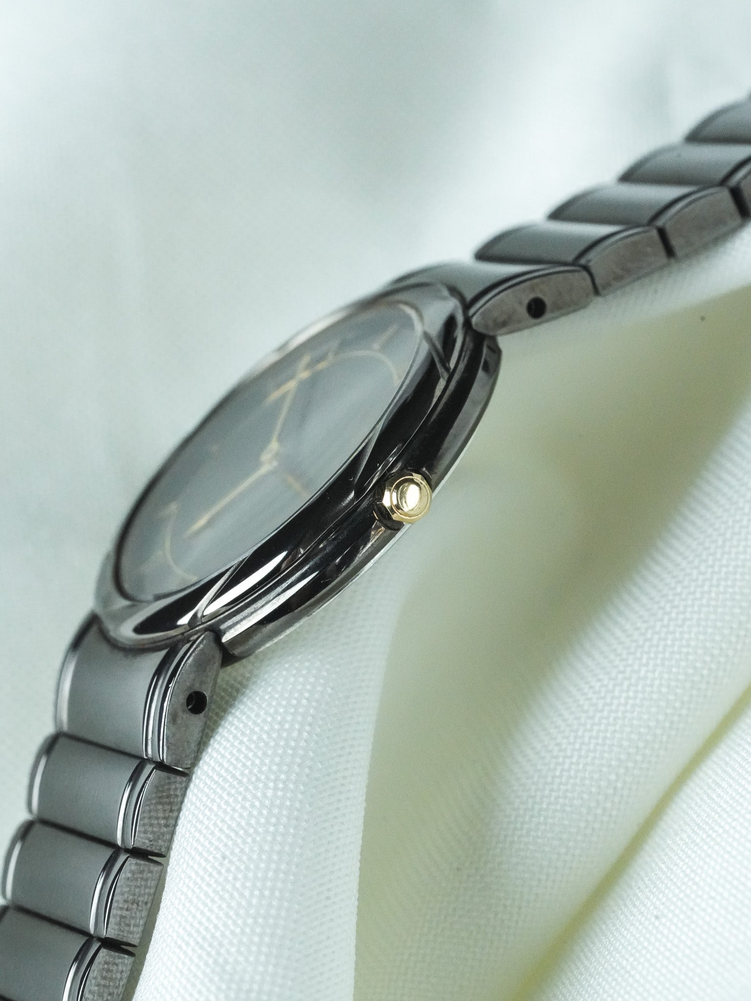 Montre Seiko Vintage - Anthracite Brillant Torsadé Large (1995) - Atelier Victor