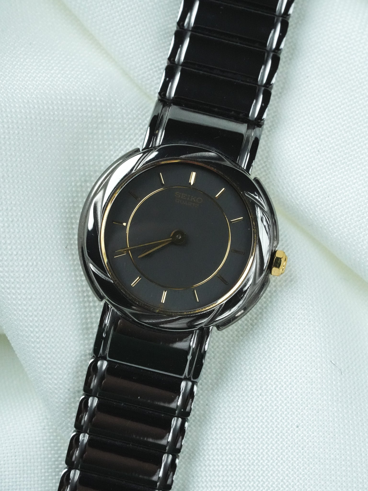 Montre Seiko Vintage - Anthracite Brillant Torsadé Mini (1996) - Atelier Victor