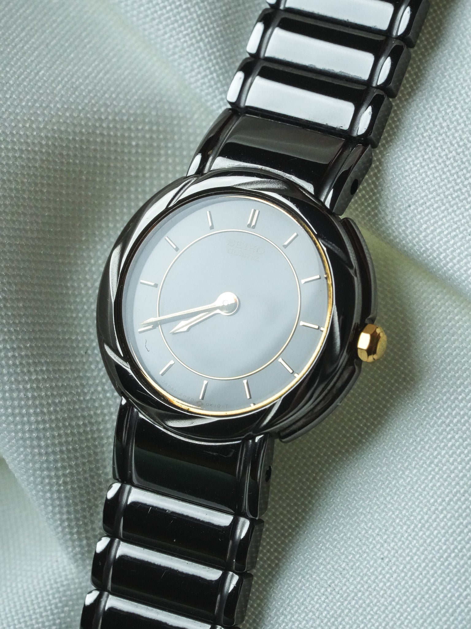 Montre Seiko Vintage - Anthracite Brillant Torsadé Mini (1996) - Atelier Victor