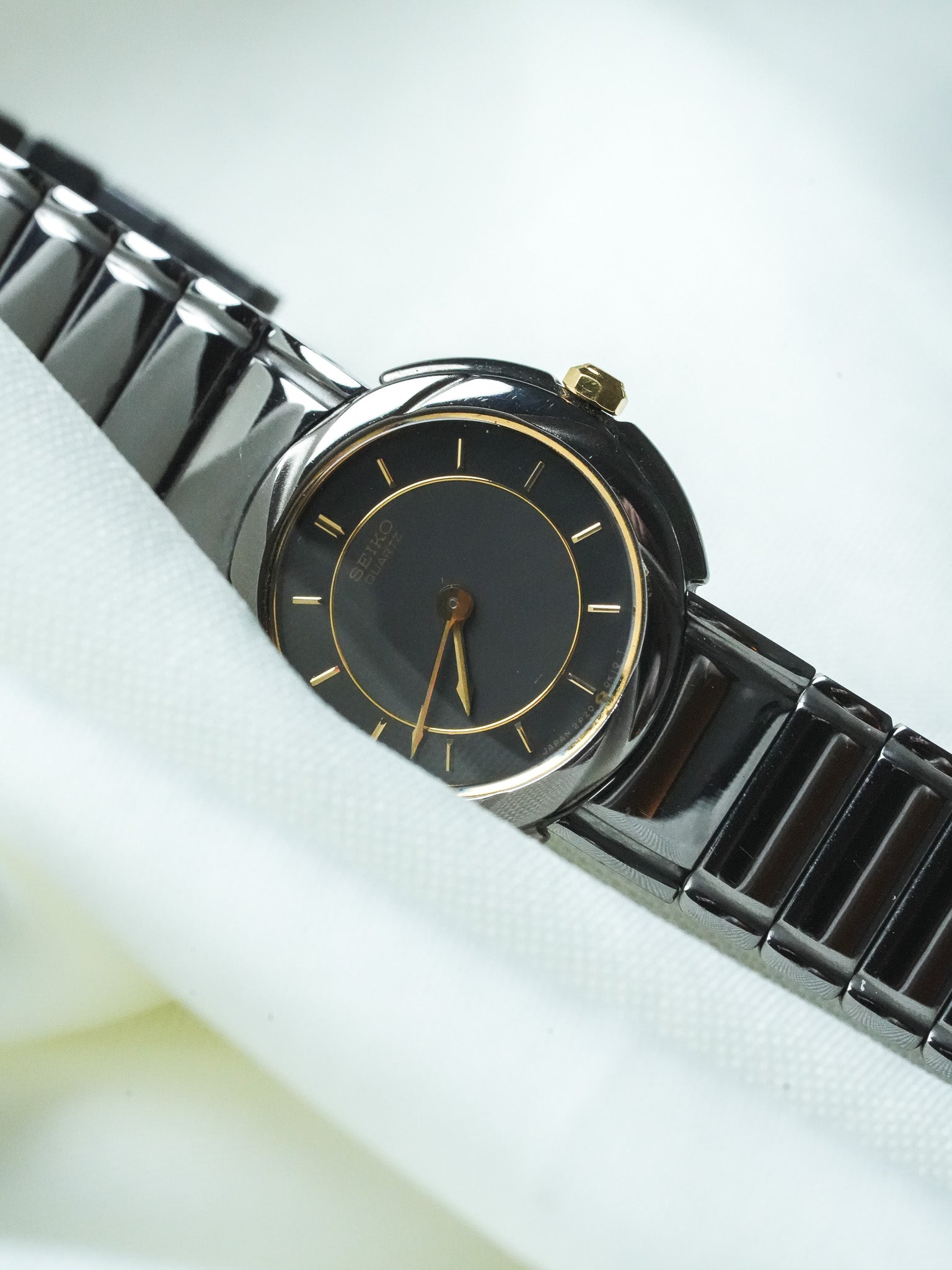 Montre Seiko Vintage - Anthracite Brillant Torsadé Mini (1996) - Atelier Victor