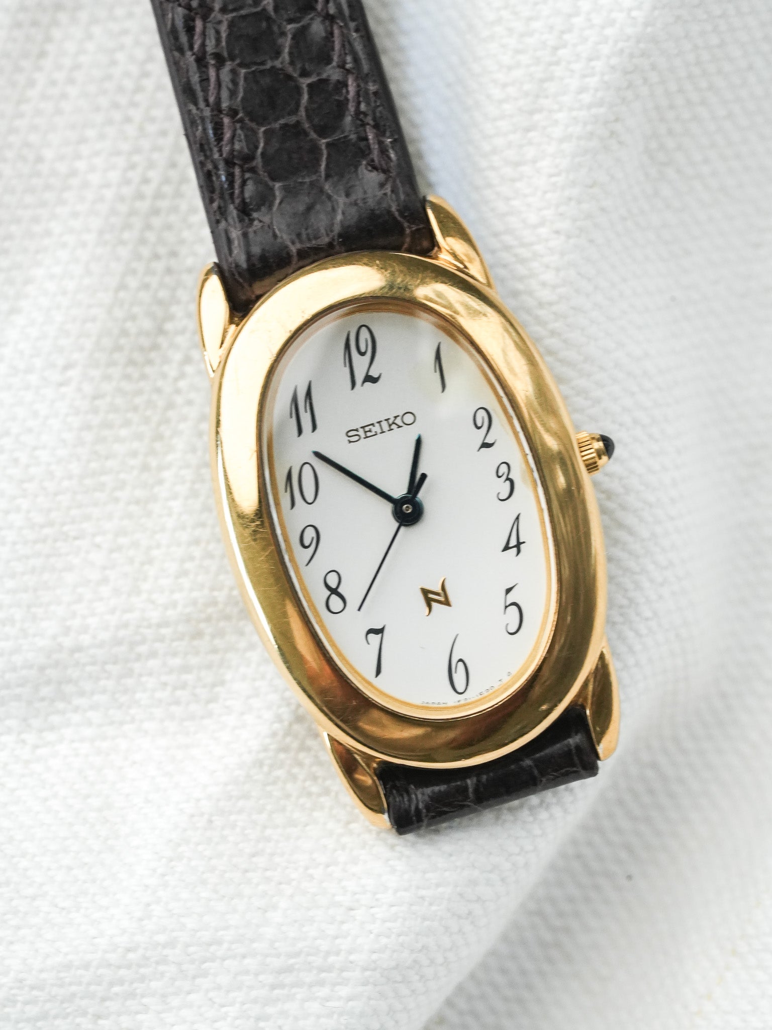 Montre Seiko Vintage - Baignoire Or Cuir Marron 1F21-5B70 (2005) - Atelier Victor