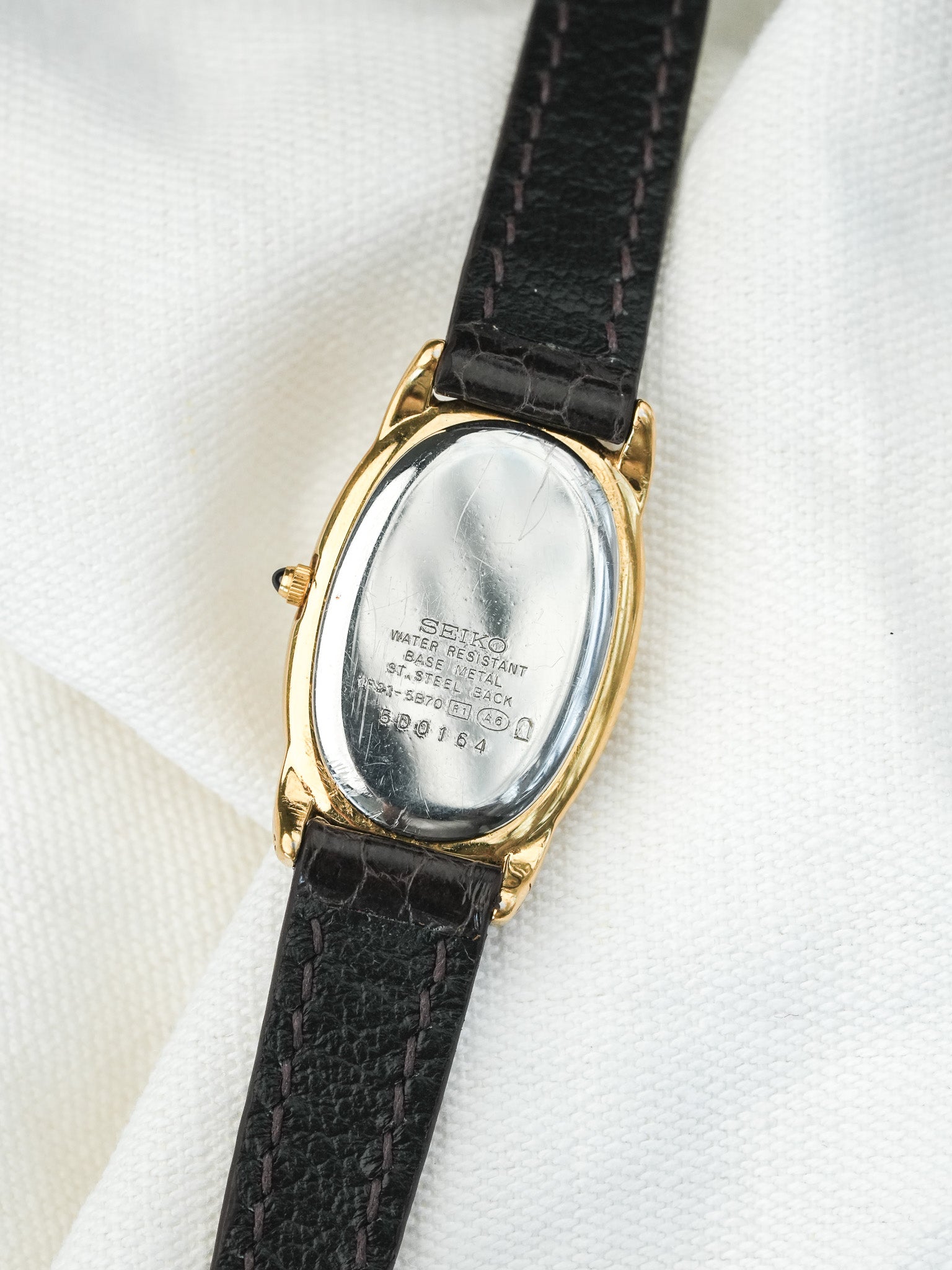 Montre Seiko Vintage - Baignoire Or Cuir Marron 1F21-5B70 (2005) - Atelier Victor