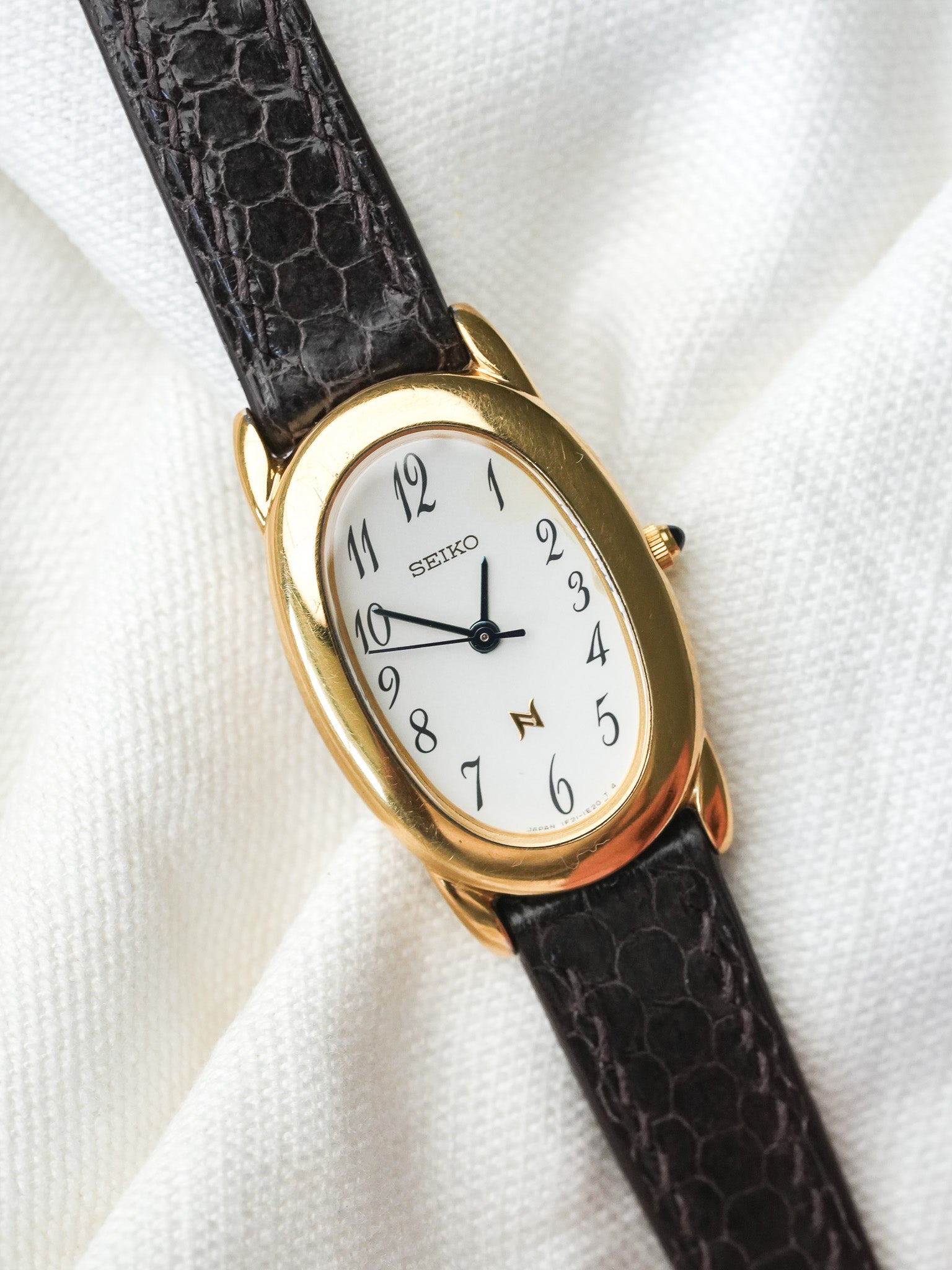 Montre Seiko Vintage - Baignoire Or Cuir Marron 1F21-5B70 (2005) - Atelier Victor