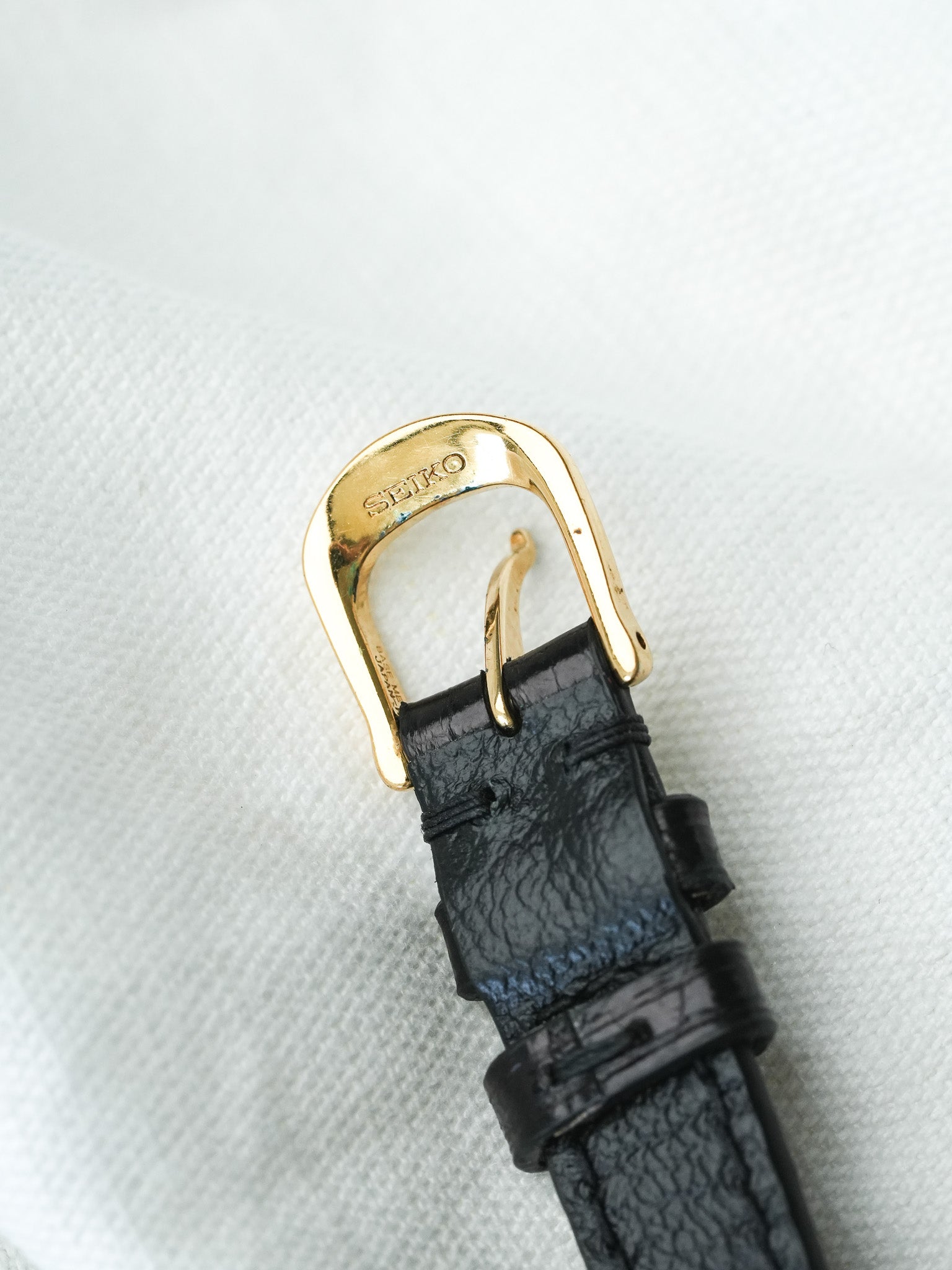Montre Seiko Vintage - Baignoire Or Cuir Noir 1F21-5B70 (2005) - Atelier Victor