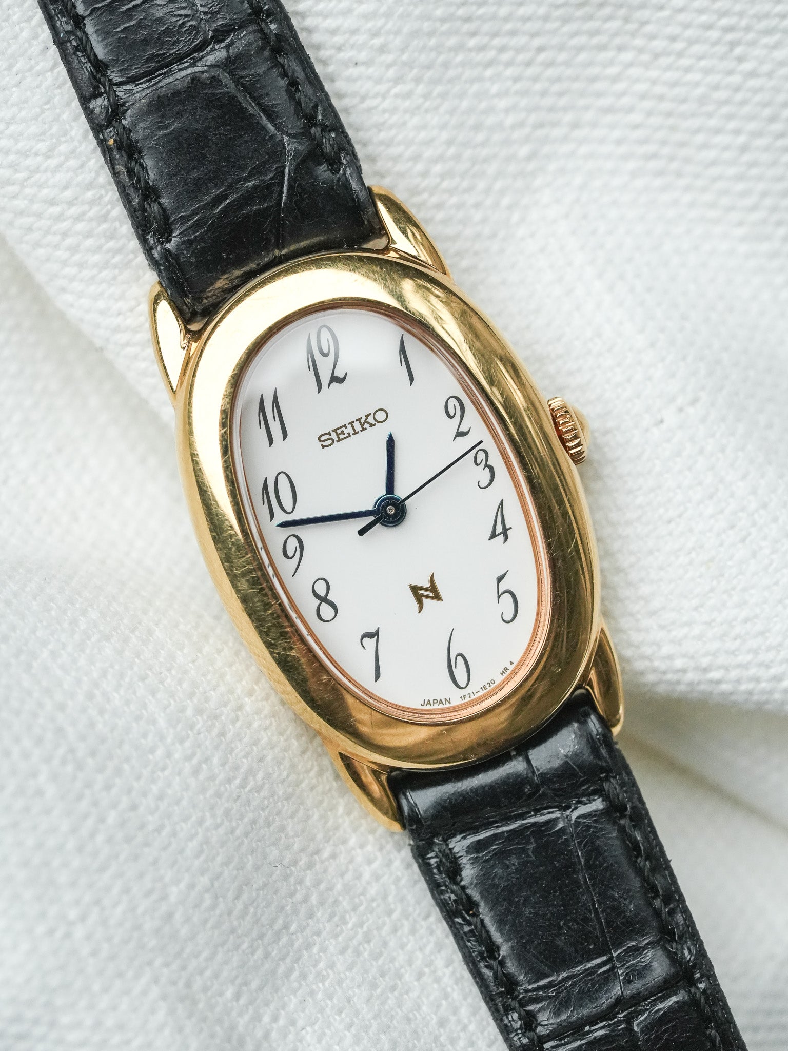 Montre Seiko Vintage - Baignoire Or Cuir Noir 1F21-5B70 (2006) - Atelier Victor