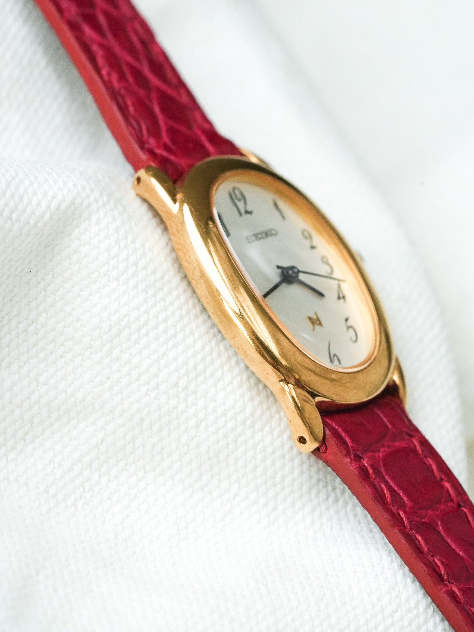 Montre Seiko Vintage - Baignoire Or Cuir Rouge 1F21-5B70 (2005) - Atelier Victor