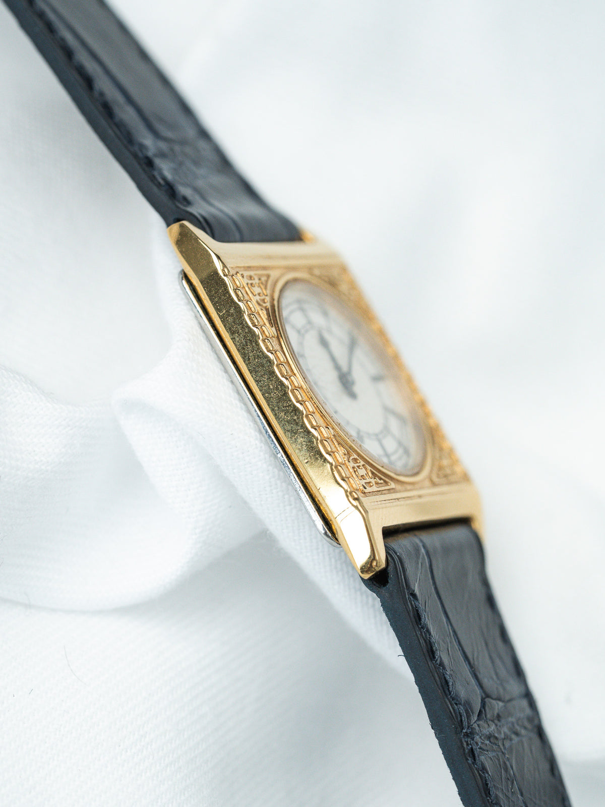 جانب العلبة الأيسر - ساعة Seiko Big Ben 5P30-6150 - Atelier Victor