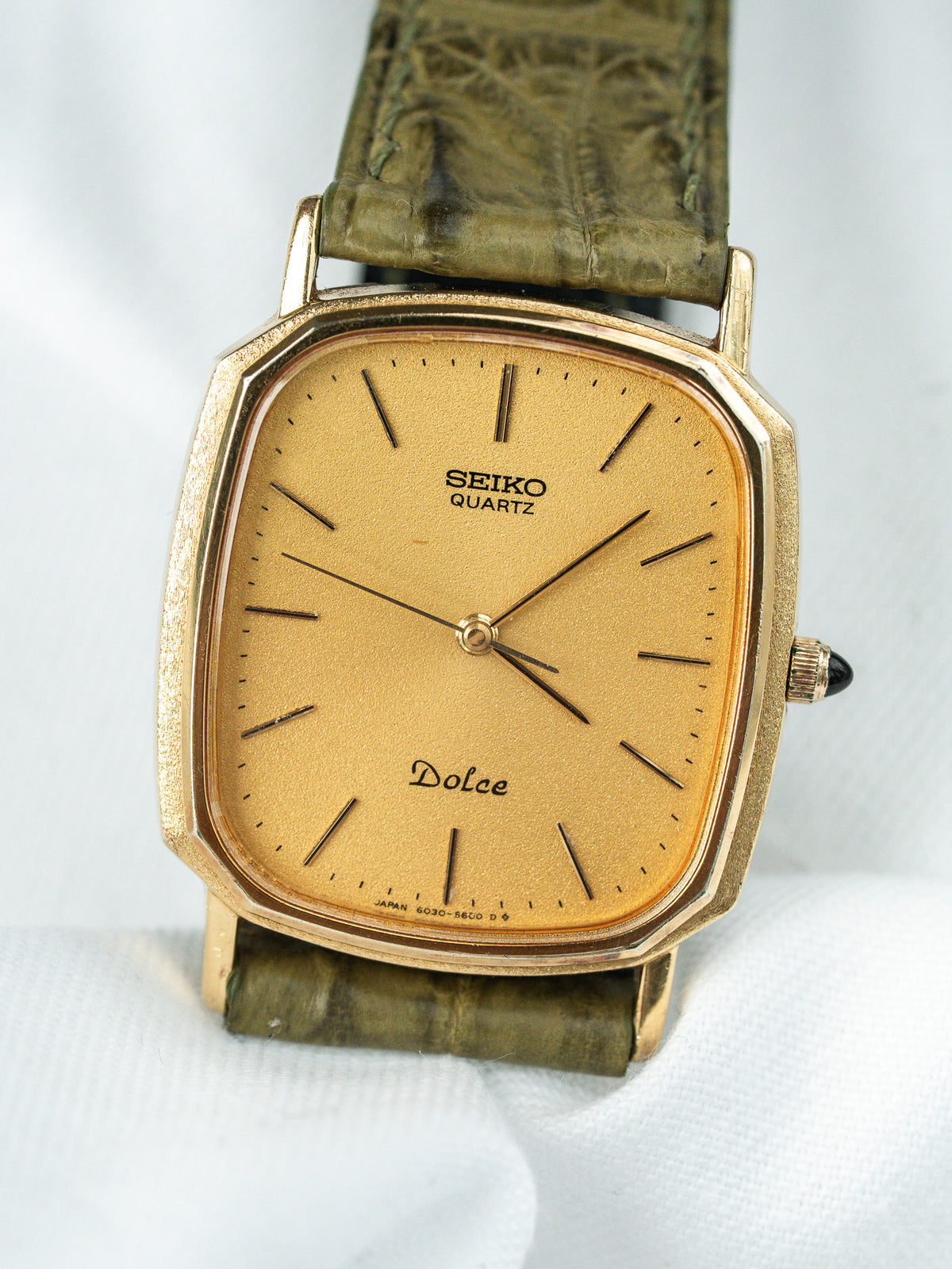 Boîtier en angle - Montre Seiko Dolce 6030-5550 - Atelier Victor