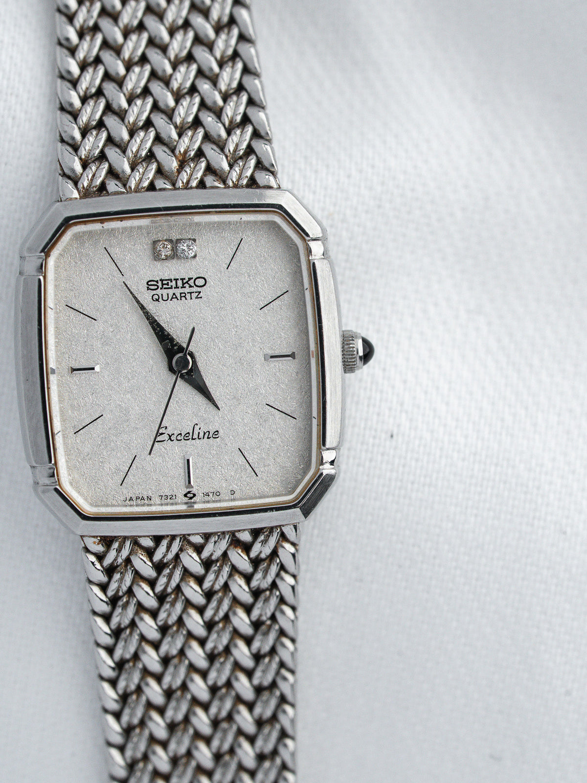 Seiko Quartz Exceline vintage watch with silver dial, diamond markers, and mesh bracelet