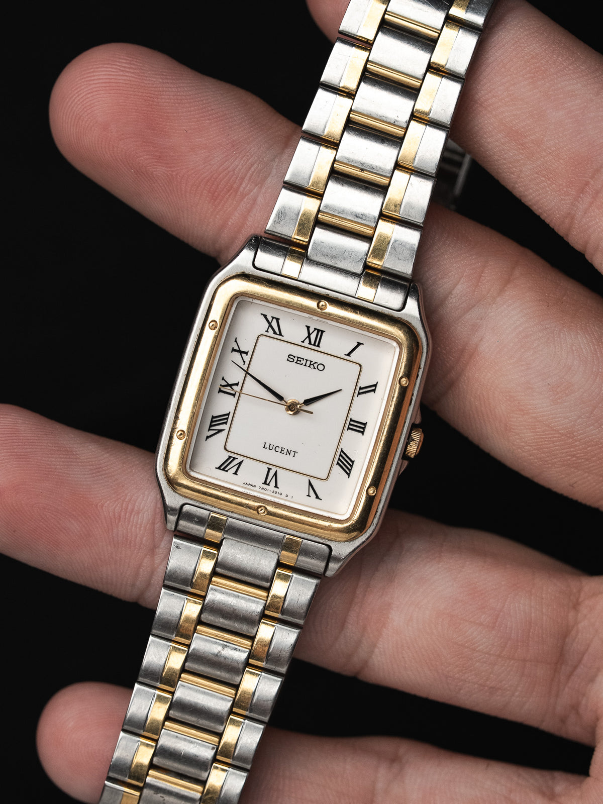 手持图 - Seiko Lucent 7N01-5190 复古 Watch - Atelier Victor