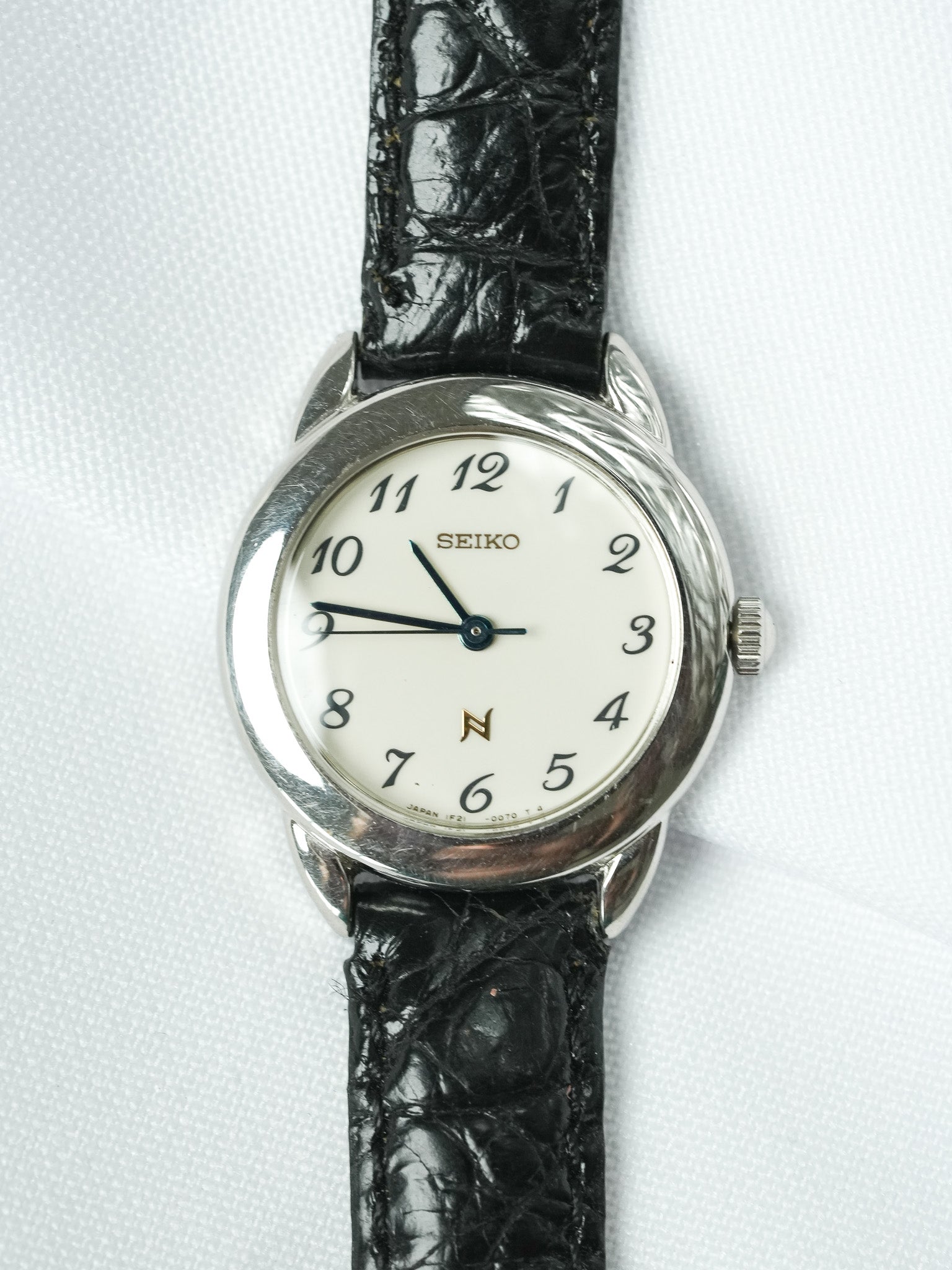 ساعة Seiko فينتاج - دائرية من الفولاذ بعروات Cornes de Vache (1994)