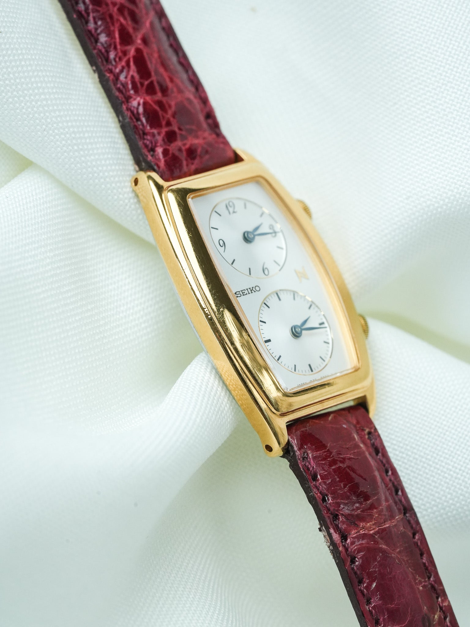 Montre Seiko Vintage - Tank "Dual Time" Plaqué or Rouge (1995) - Atelier Victor