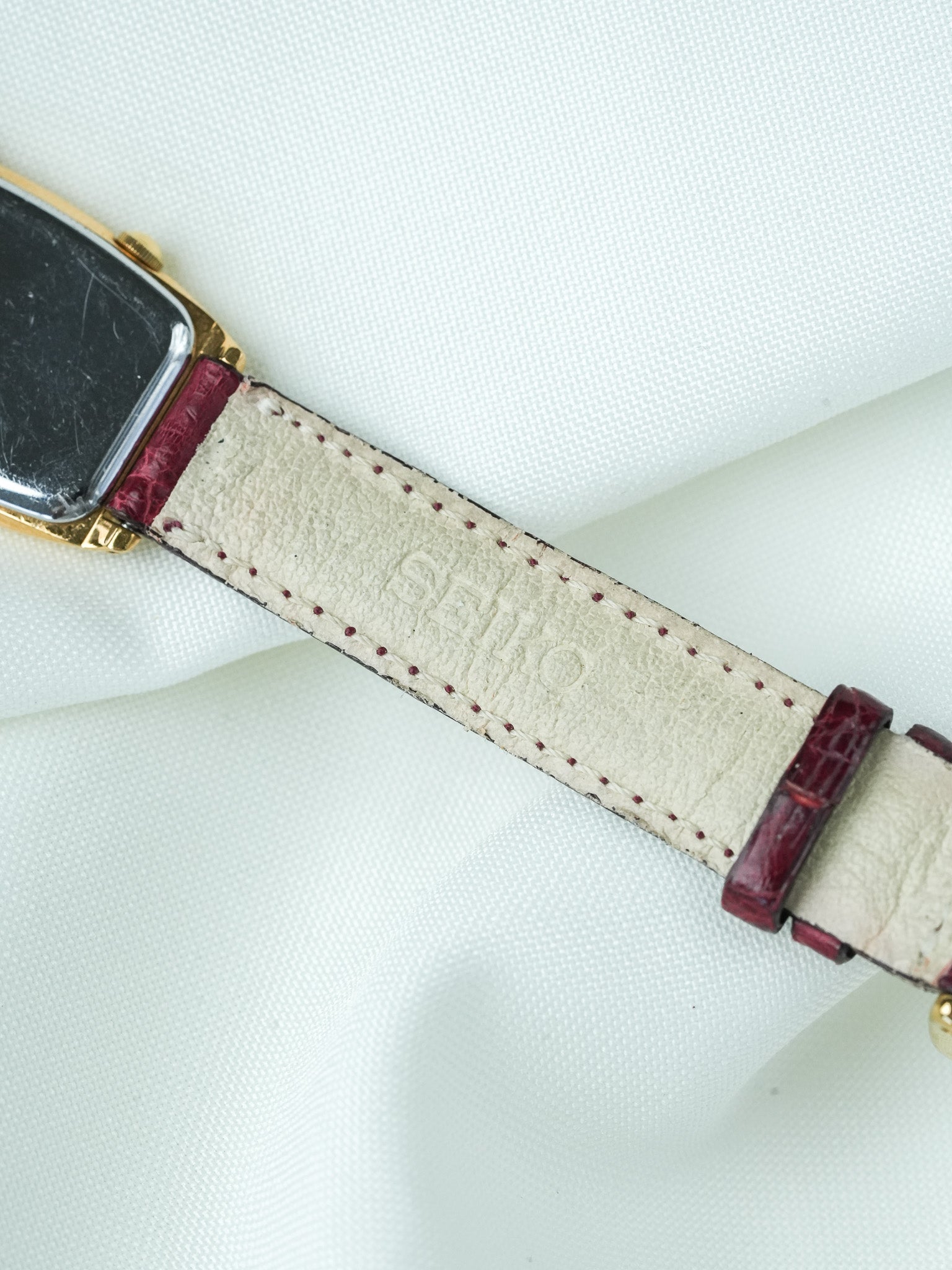 Montre Seiko Vintage - Tank "Dual Time" Plaqué or Rouge (1995) - Atelier Victor