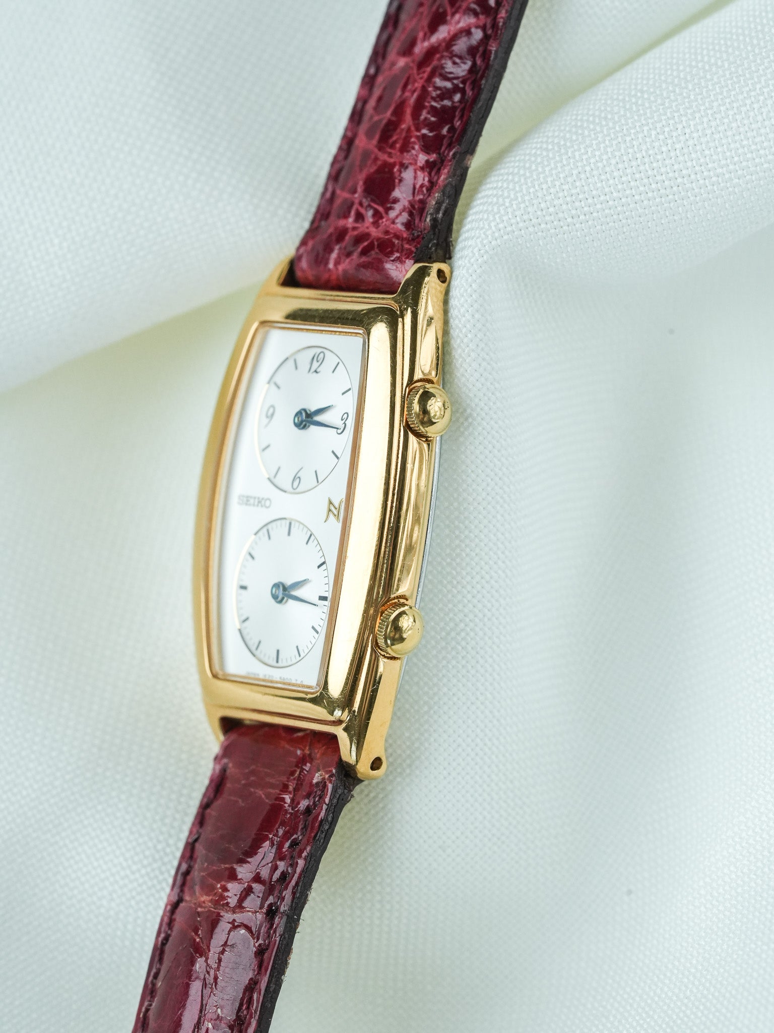Montre Seiko Vintage - Tank "Dual Time" Plaqué or Rouge (1995) - Atelier Victor