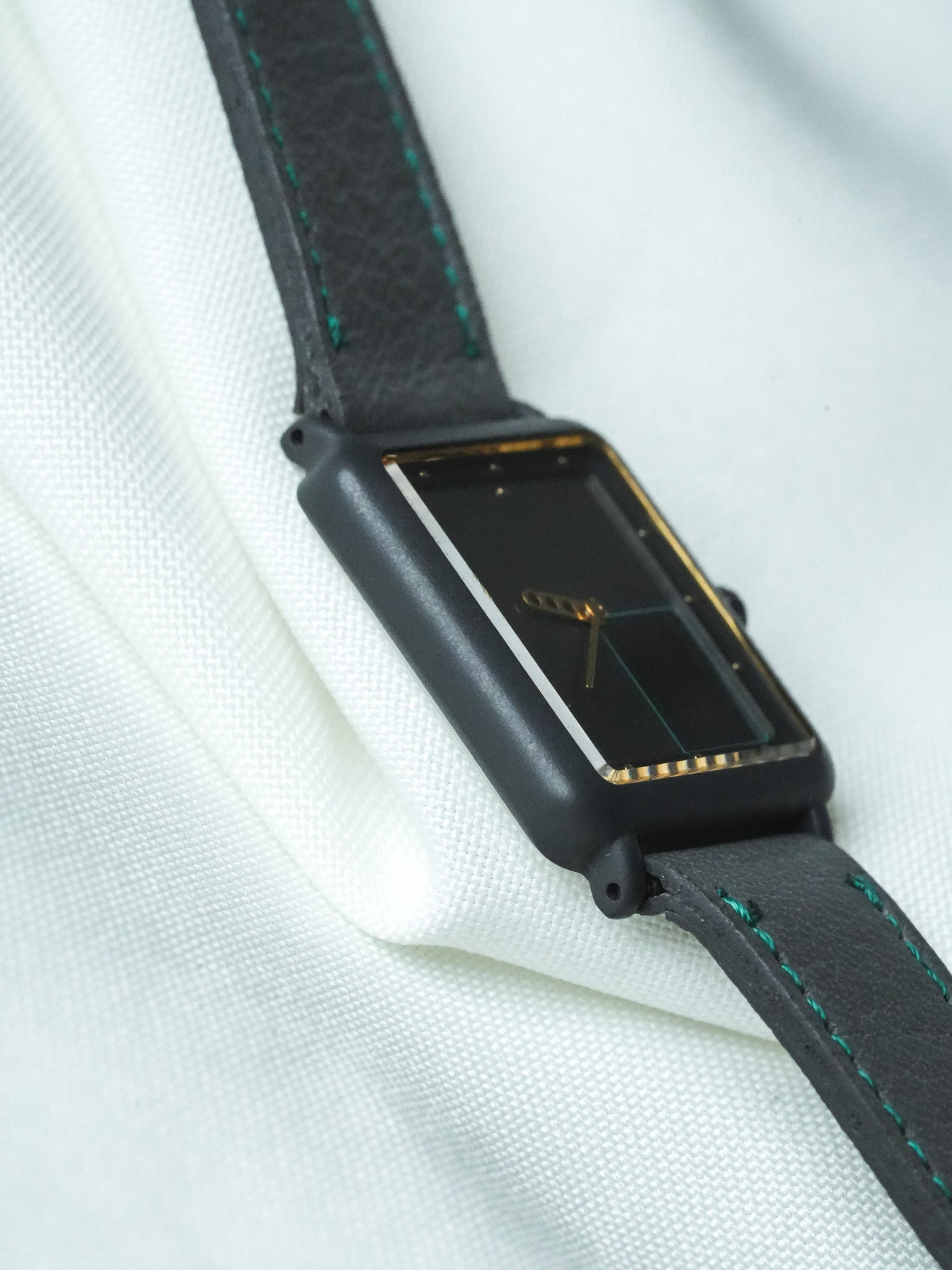 Montre Seiko Vintage - Tank Futuriste Anthracite (1996) - Atelier Victor