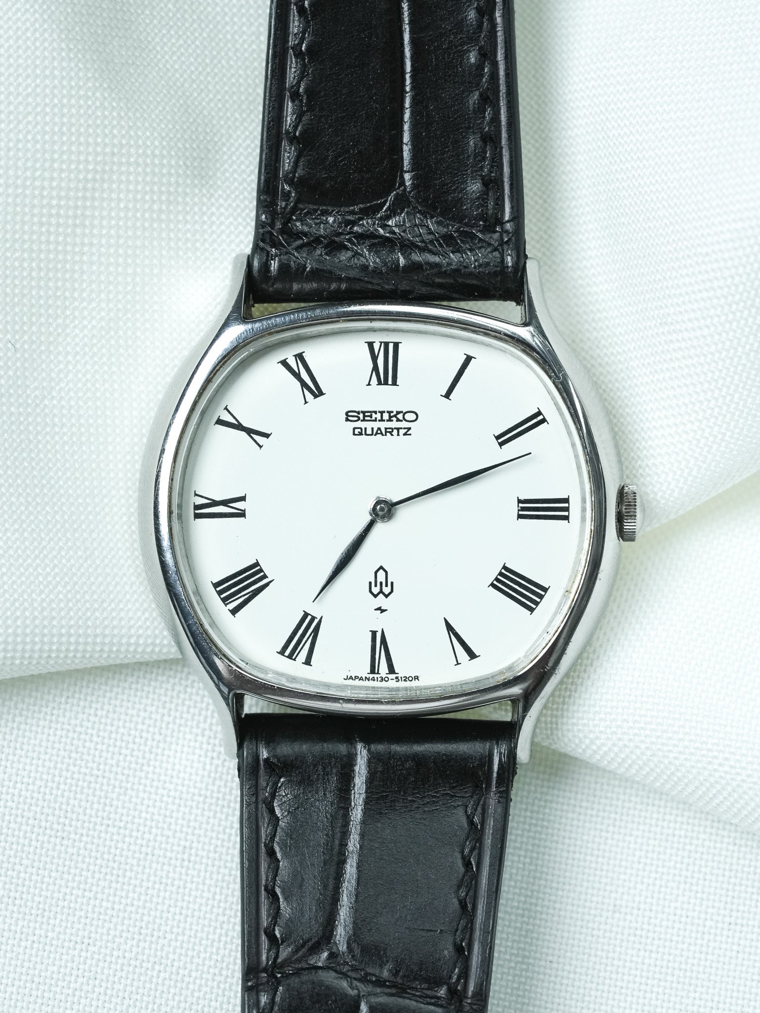 ساعة Seiko فينتاج - Tonneau من الفولاذ الأبيض بأرقام رومانية (1975)