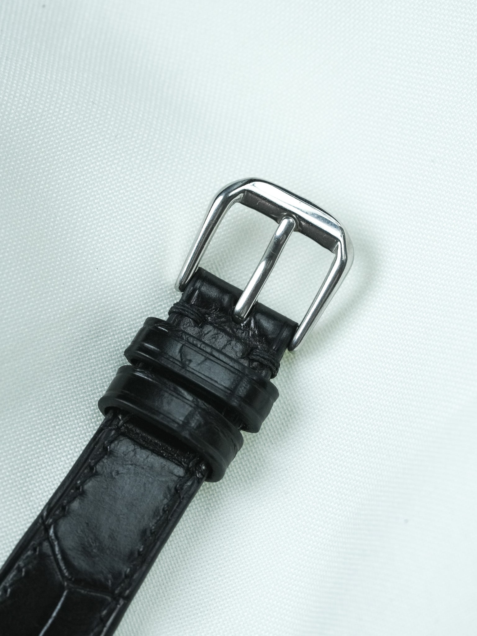 ساعة Seiko فينتاج - Tonneau من الفولاذ الأبيض بأرقام رومانية (1975)