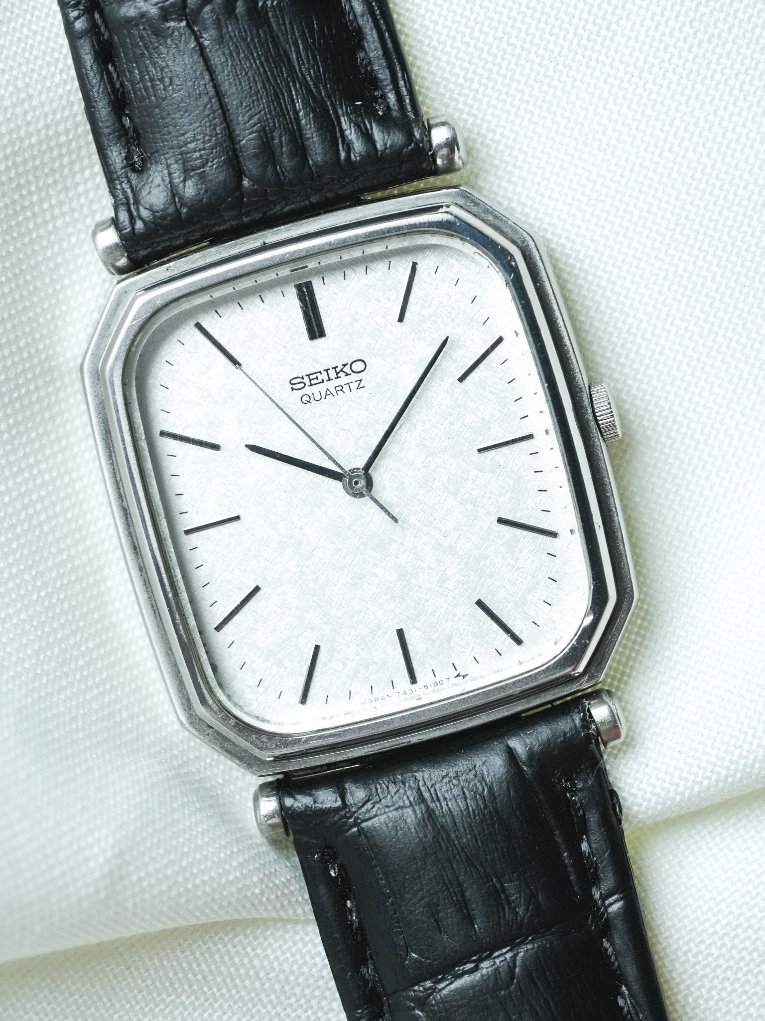 Montre Seiko Vintage - Tonneau Cornes Centrales Acier (1988) - Atelier Victor