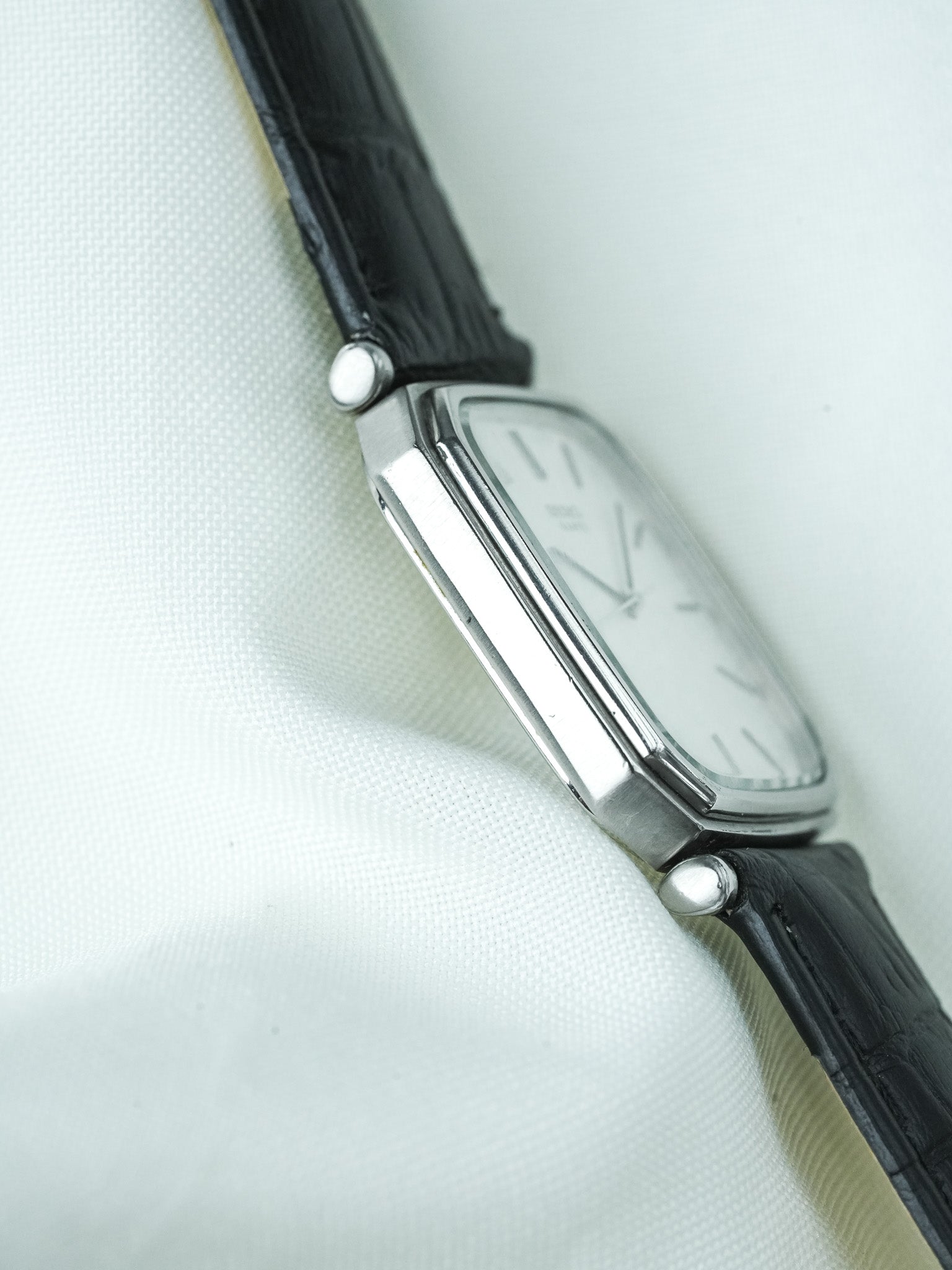 Montre Seiko Vintage - Tonneau Cornes Centrales Acier (1988) - Atelier Victor