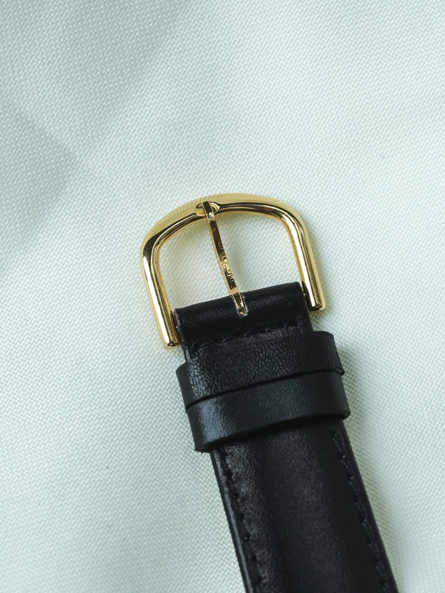 Montre Seiko Vintage - Tonneau Or Cadran Noir Étoilé (1977) - Atelier Victor