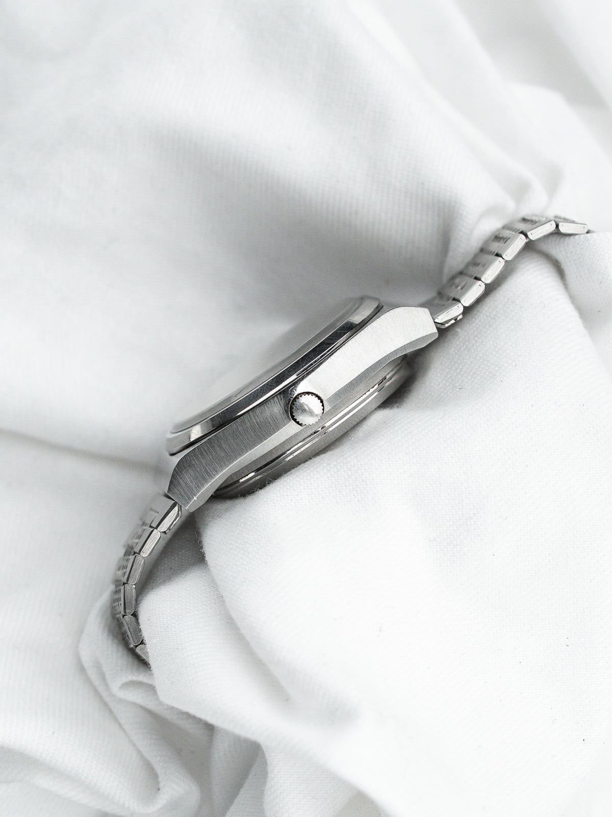 منظر جانبي من جهة التاج - ساعة Seiko فينتاج Type II 4623-8030 - Atelier Victor