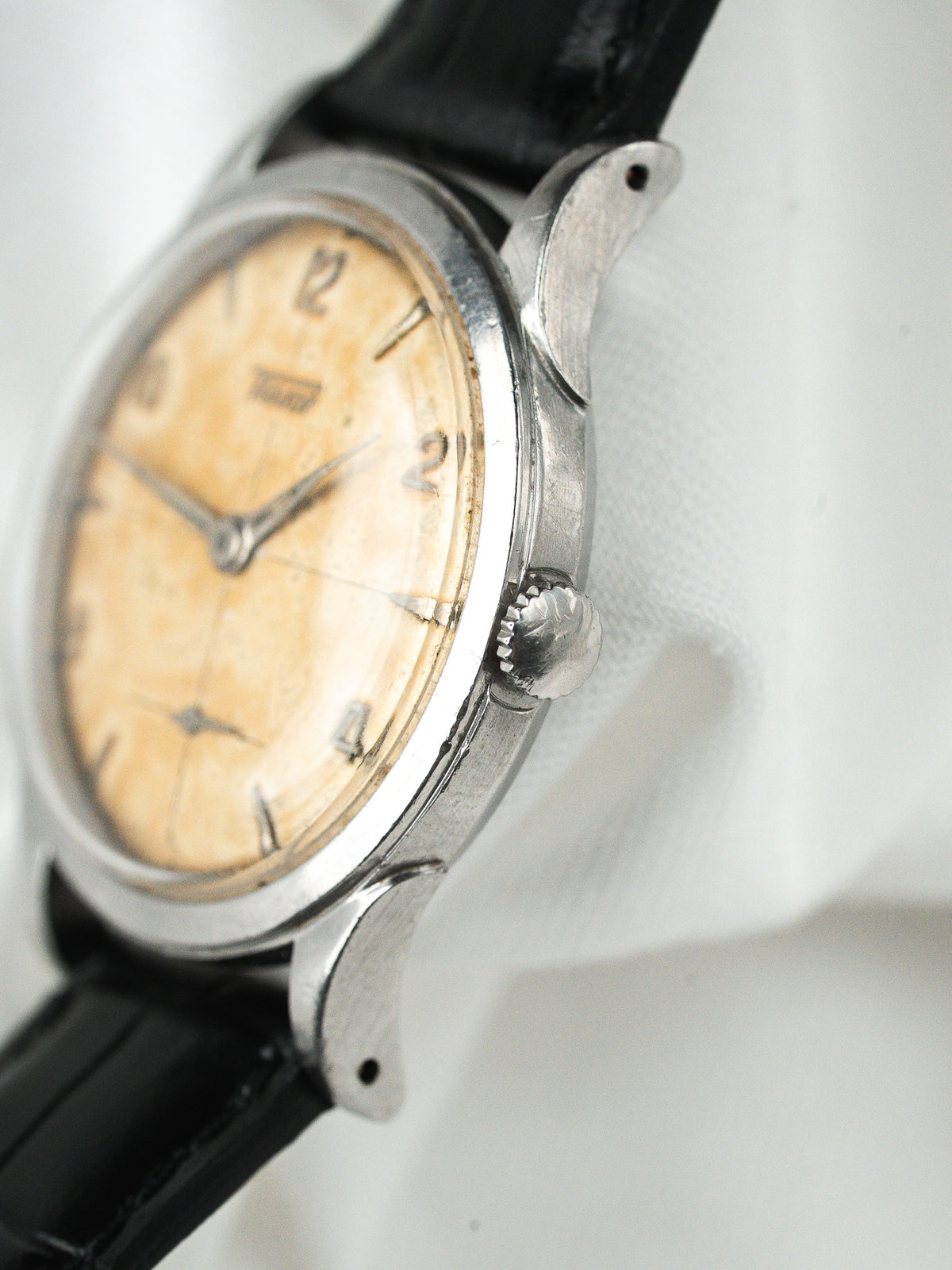 Profil du boîtier et verre plexiglas - Montre Tissot Petite Seconde Acier 1956 - Atelier Victor