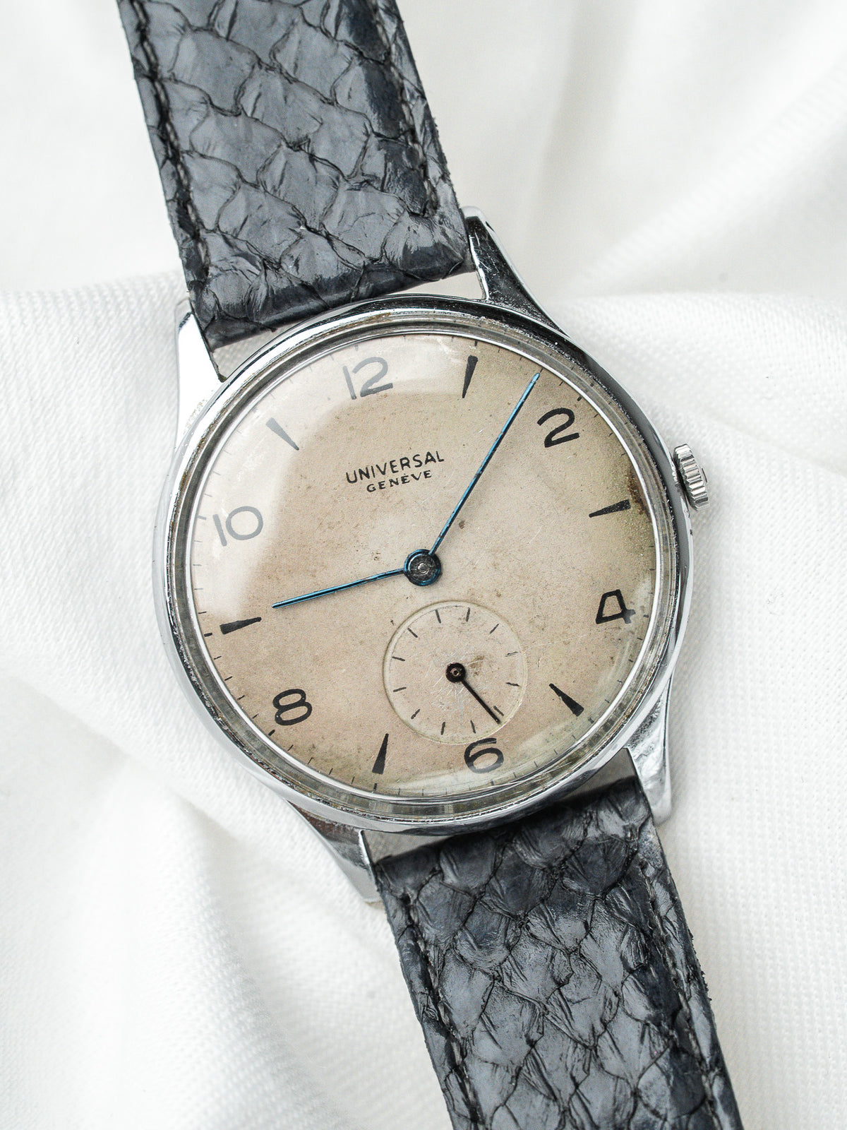 Boîtier acier à longues cornes droites - Montre Universal Genève Calibre 262 Vintage - Atelier Victor