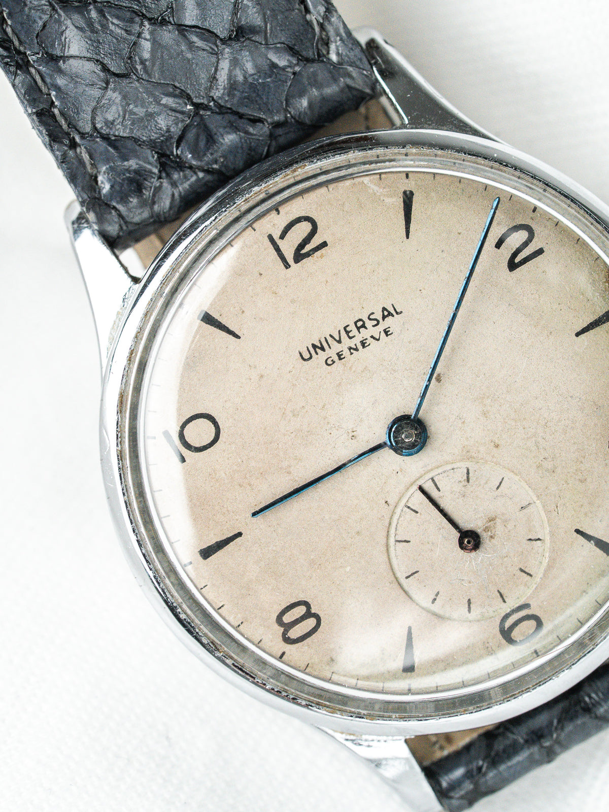 Cornes et entrecorne du boîtier - Montre Universal Genève Calibre 262 Vintage - Atelier Victor
