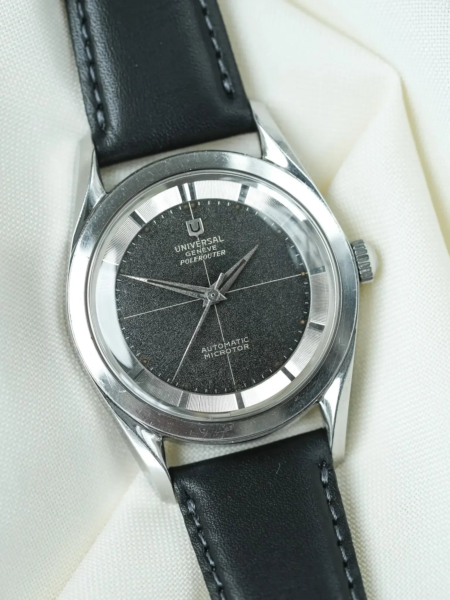 Montre Universal Genève Polerouter Noir "No Date" (1957) – réf. 20360-1 Gérald Genta - Atelier Victor