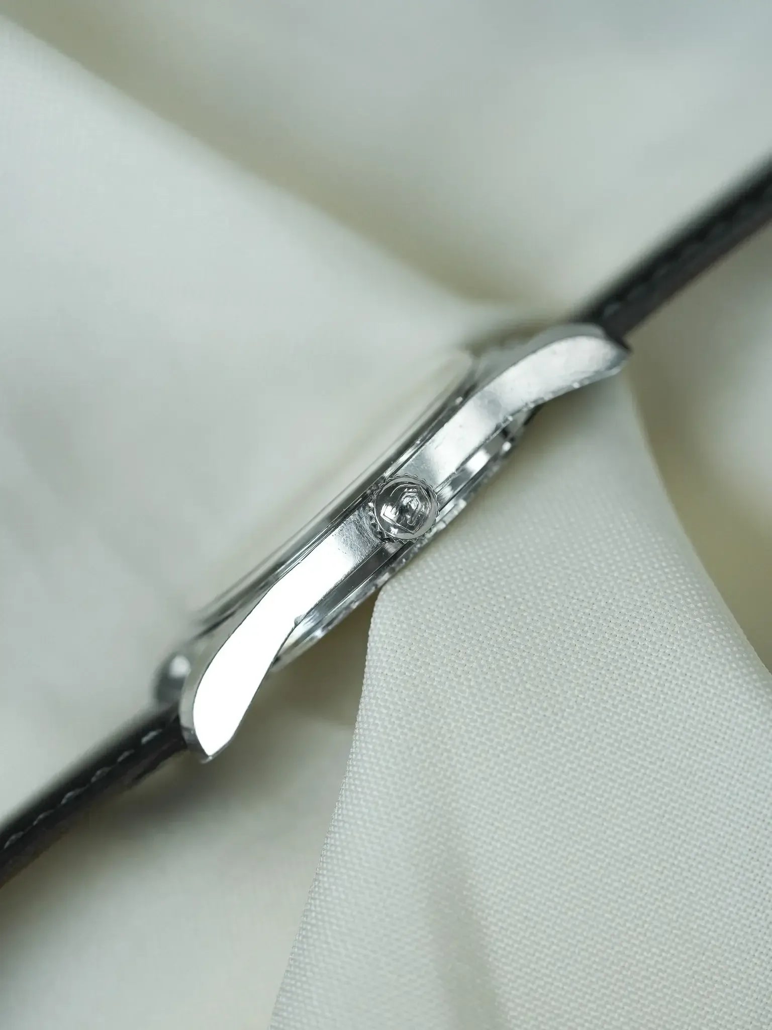 Montre Universal Genève Polerouter Noir "No Date" (1957) – réf. 20360-1 Gérald Genta - Atelier Victor