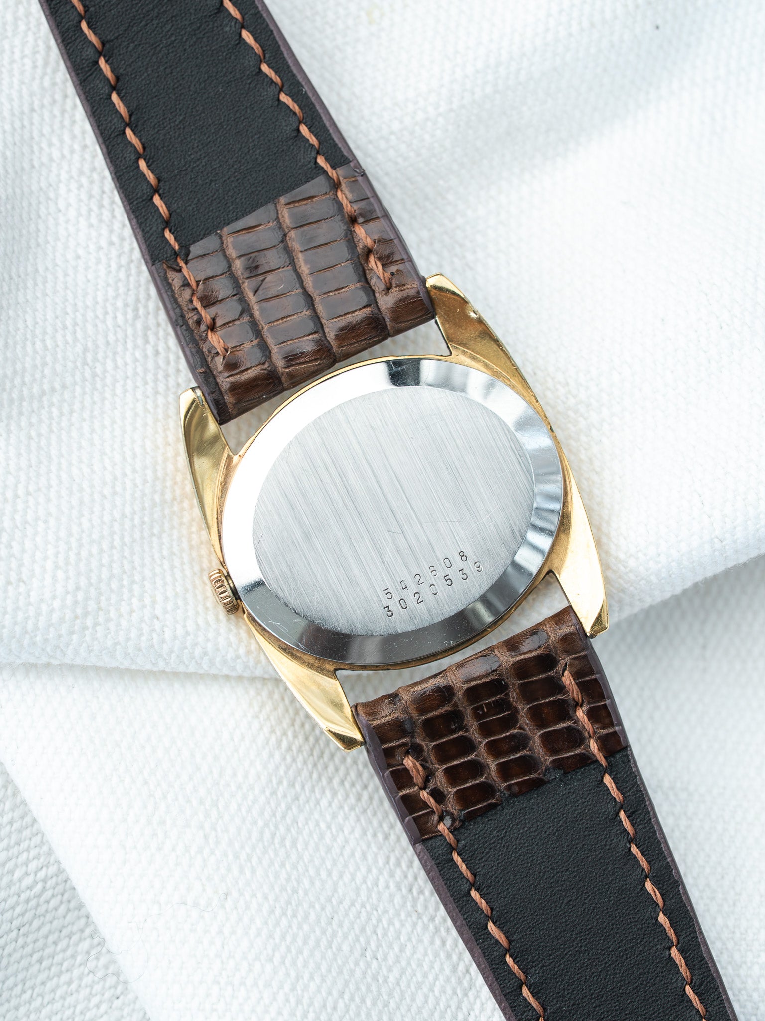 Montre Universal Genève Vintage - "Batwing" Plaqué or (Années 1970) - Atelier Victor
