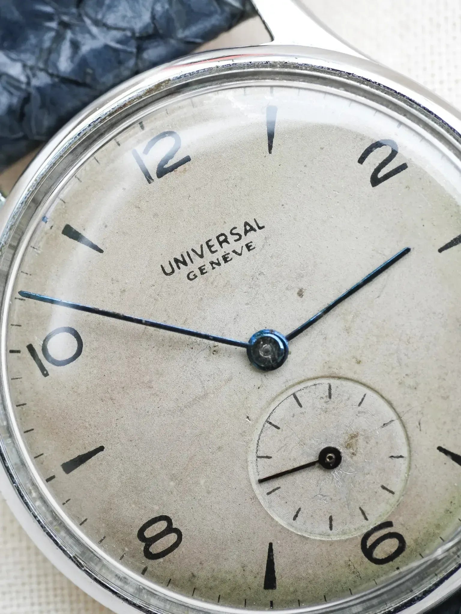 Montre Universal Genève Vintage - Calatrava 35mm Acier (Années 1950) - Atelier Victor