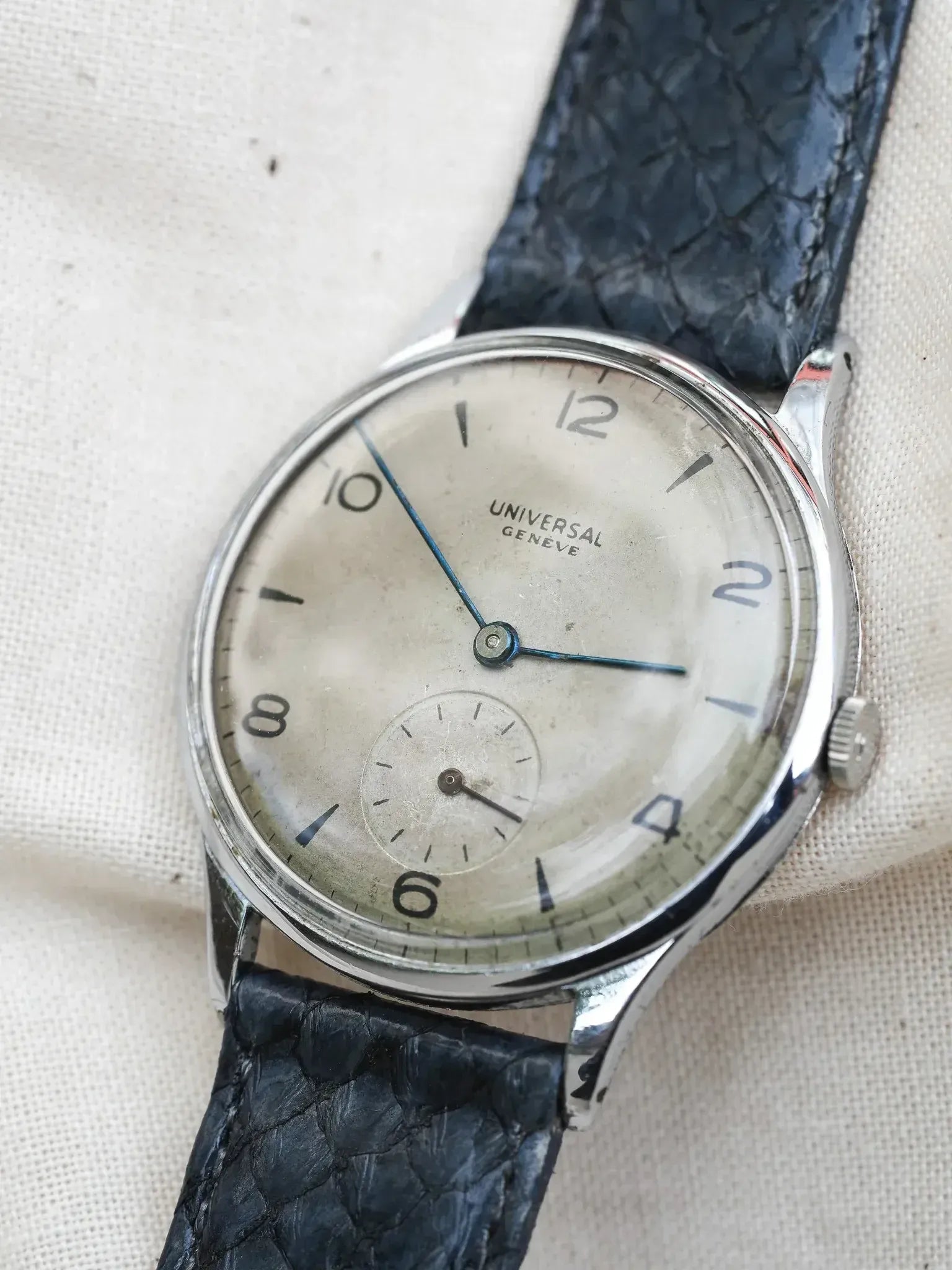 Montre Universal Genève Vintage - Calatrava 35mm Acier (Années 1950) - Atelier Victor