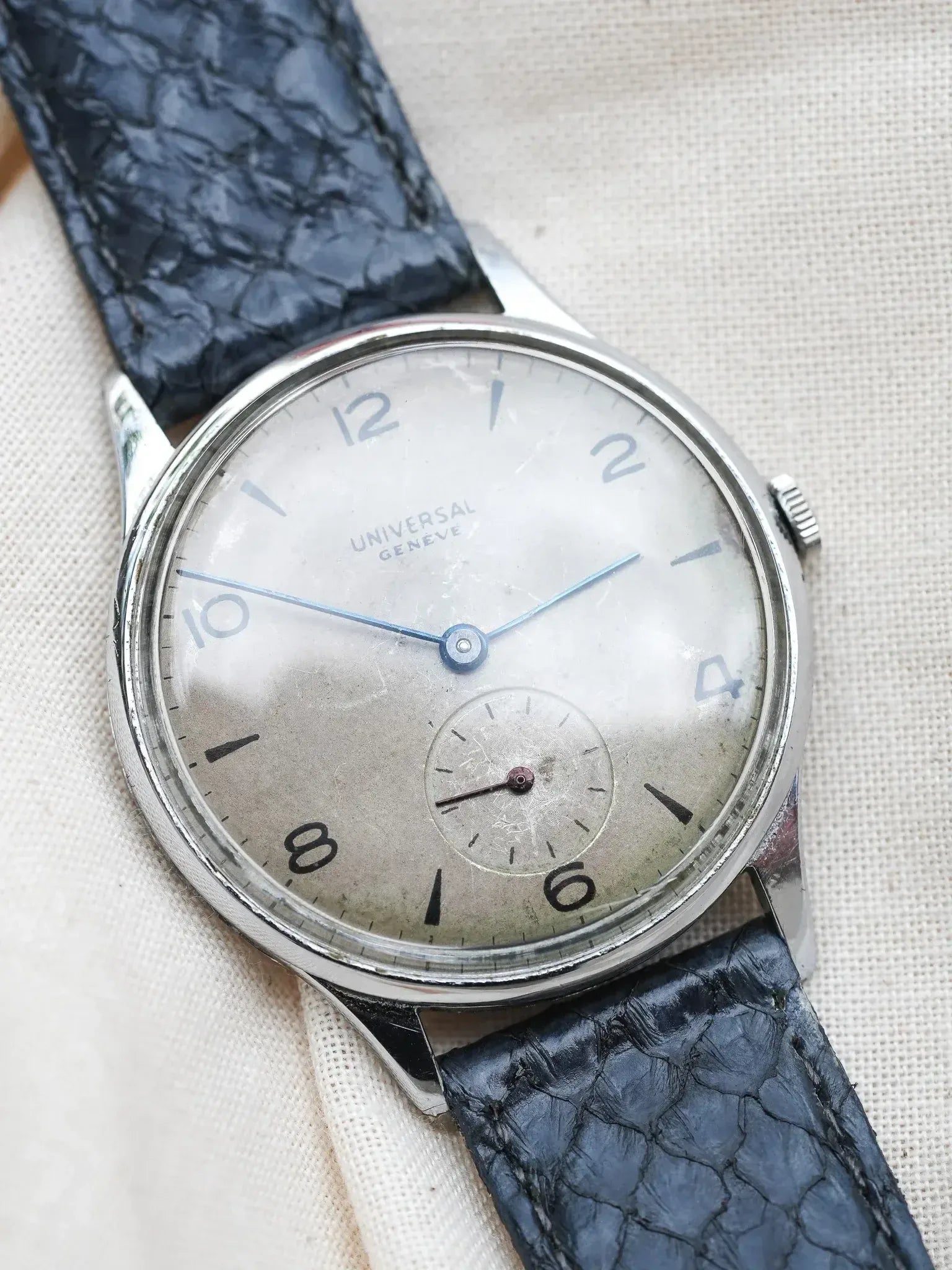 Montre Universal Genève Vintage - Calatrava 35mm Acier (Années 1950) - Atelier Victor